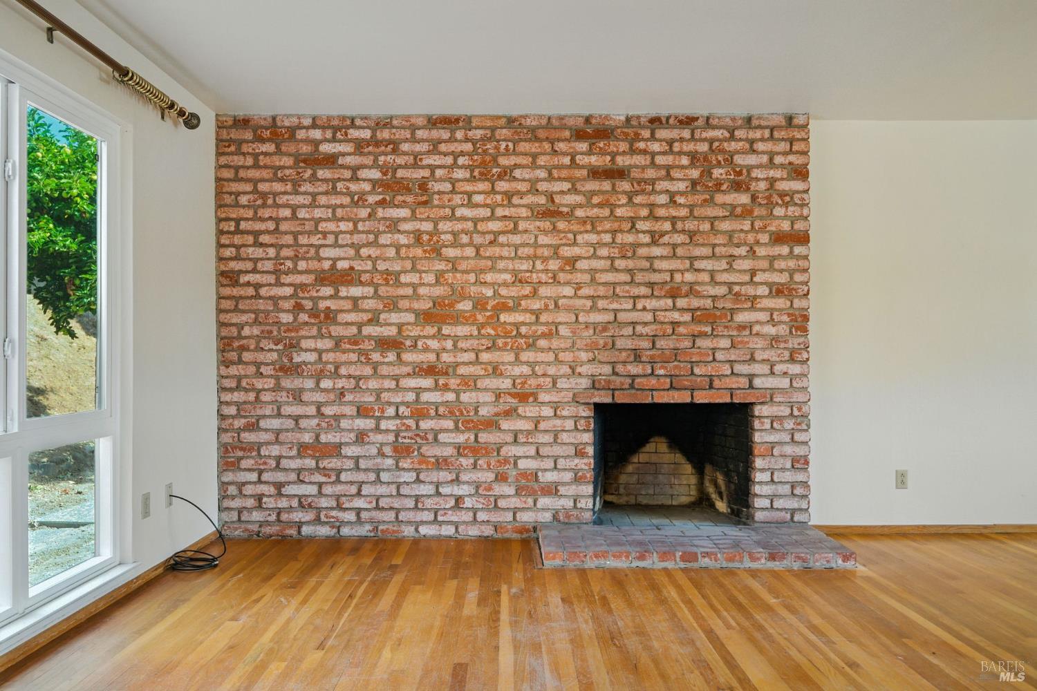 2559 Las Gallinas Ave