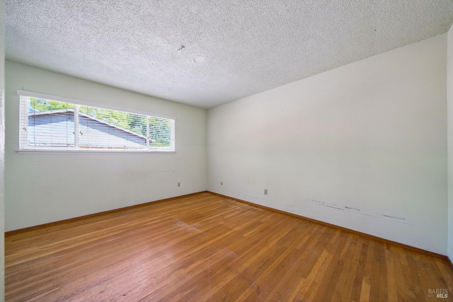 2559 Las Gallinas Ave