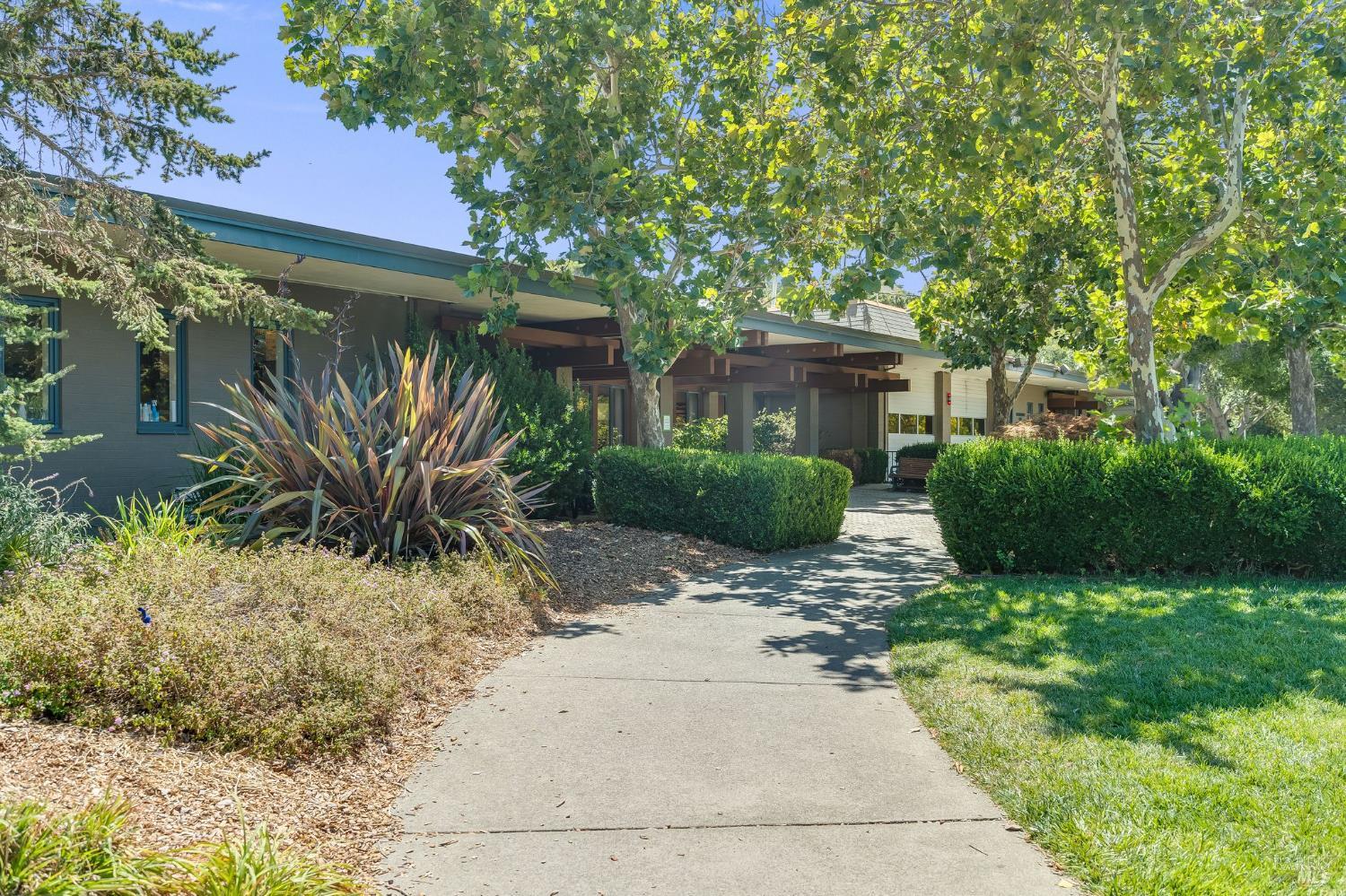 2559 Las Gallinas Ave