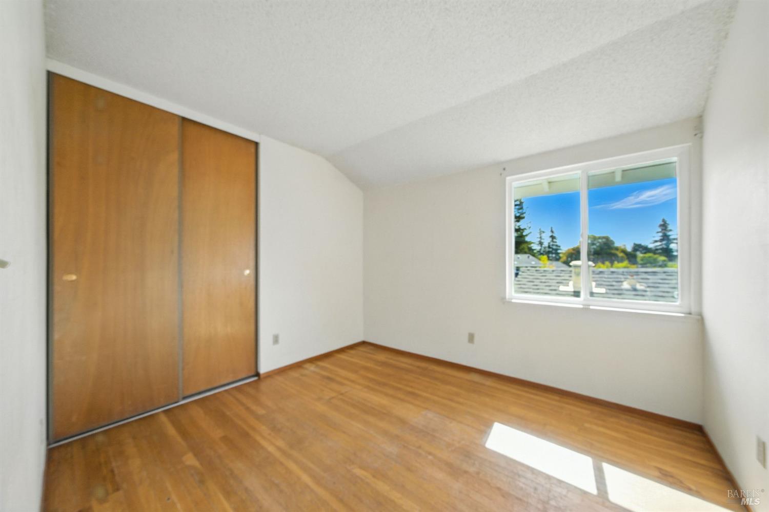 2559 Las Gallinas Ave