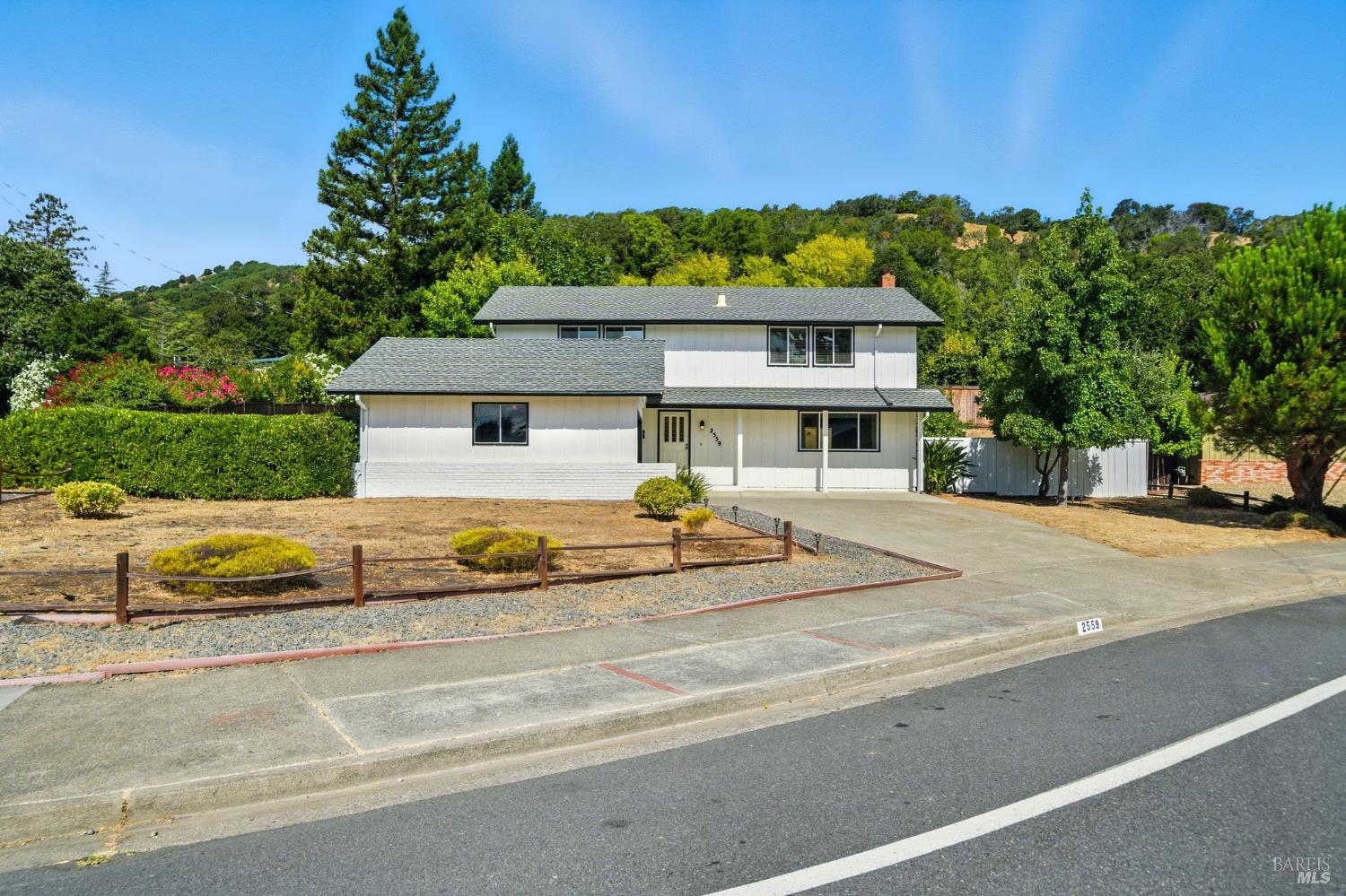 2559 Las Gallinas Ave