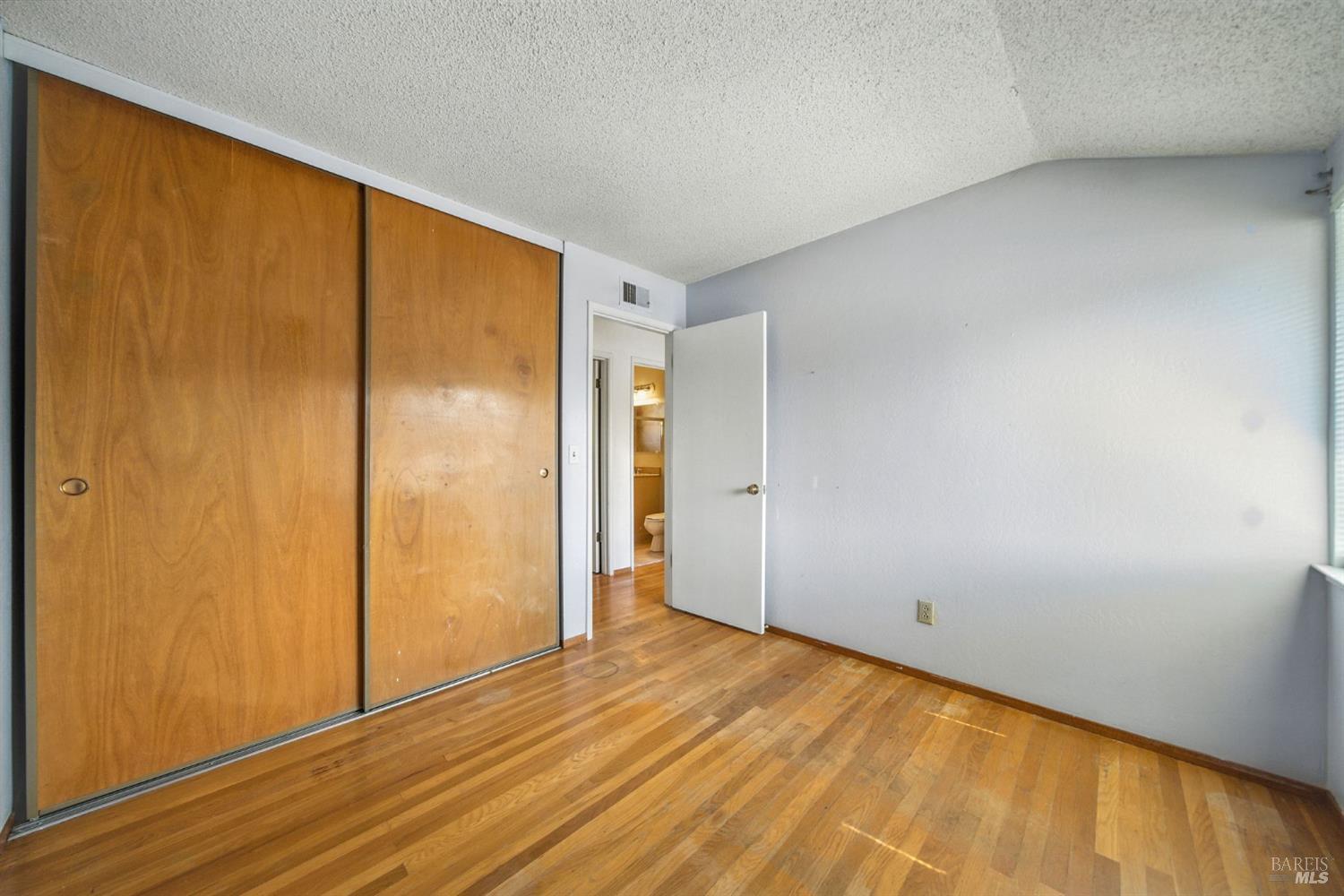 2559 Las Gallinas Ave