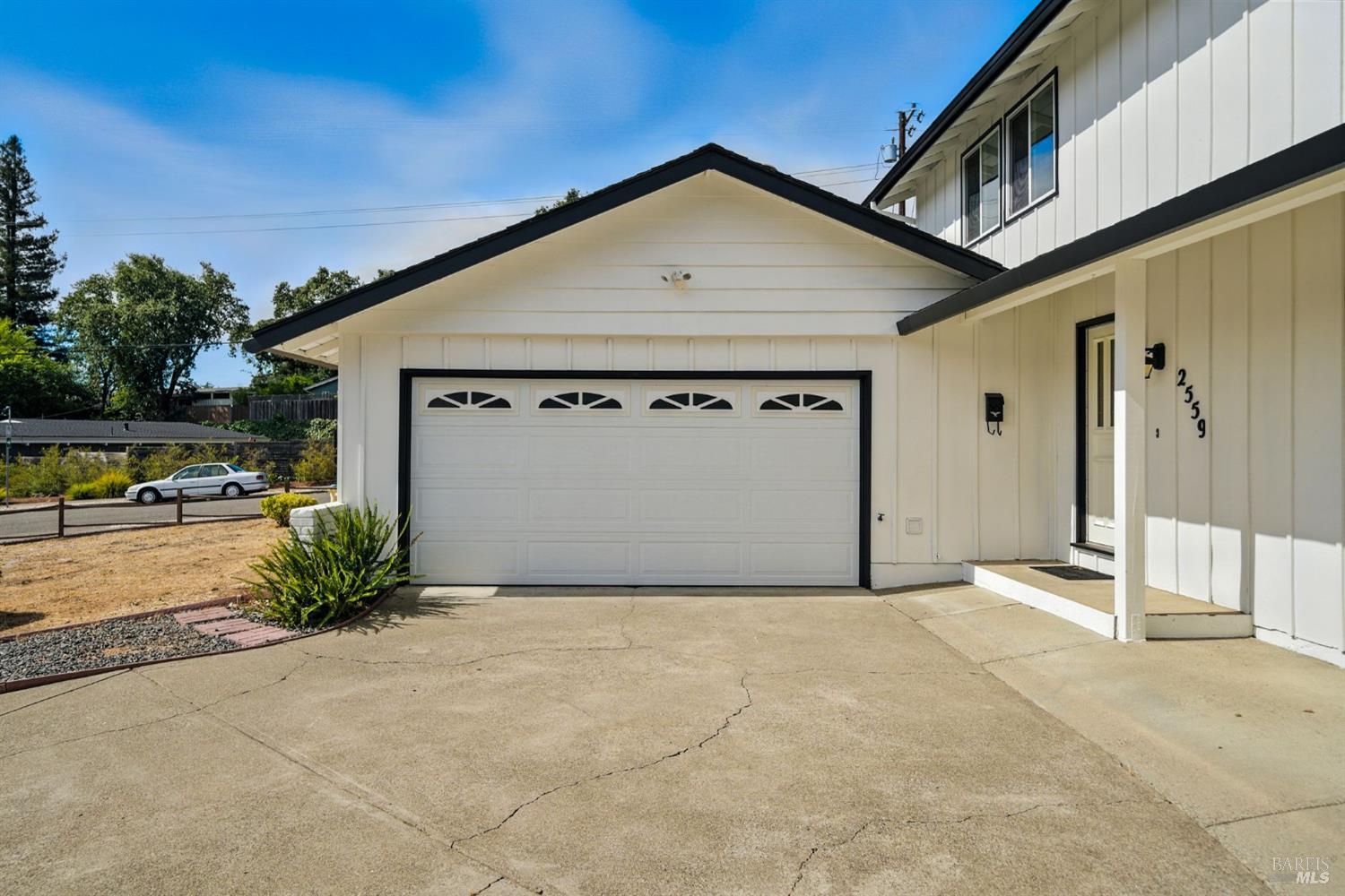 2559 Las Gallinas Ave