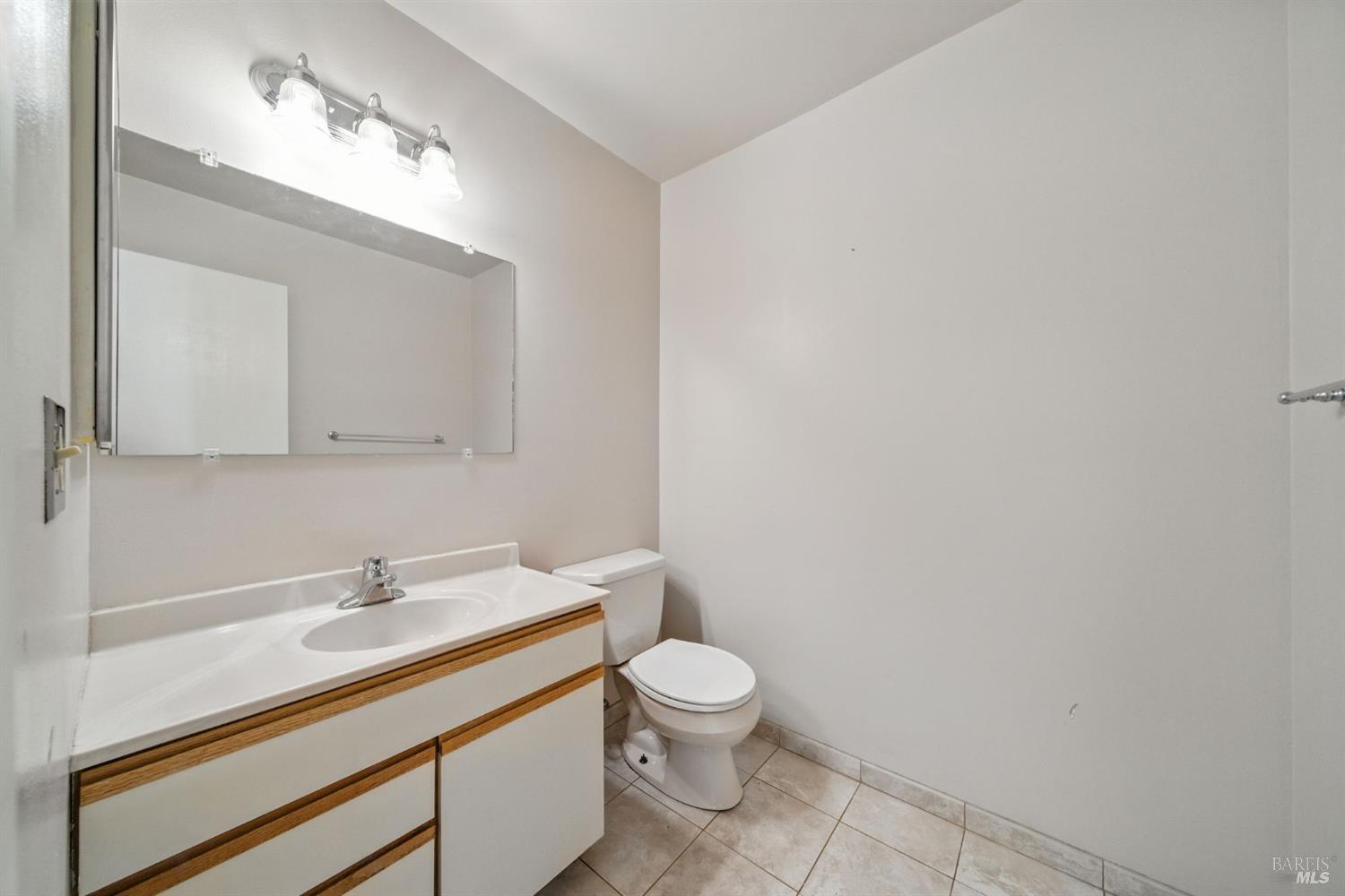 2559 Las Gallinas Ave