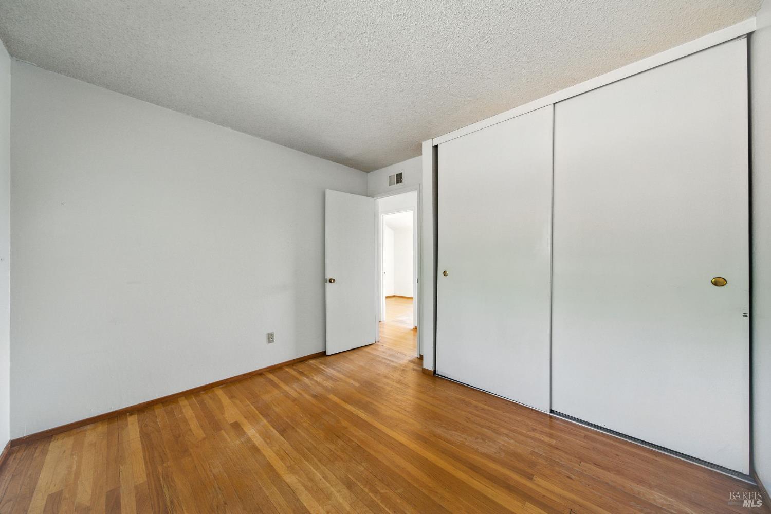 2559 Las Gallinas Ave