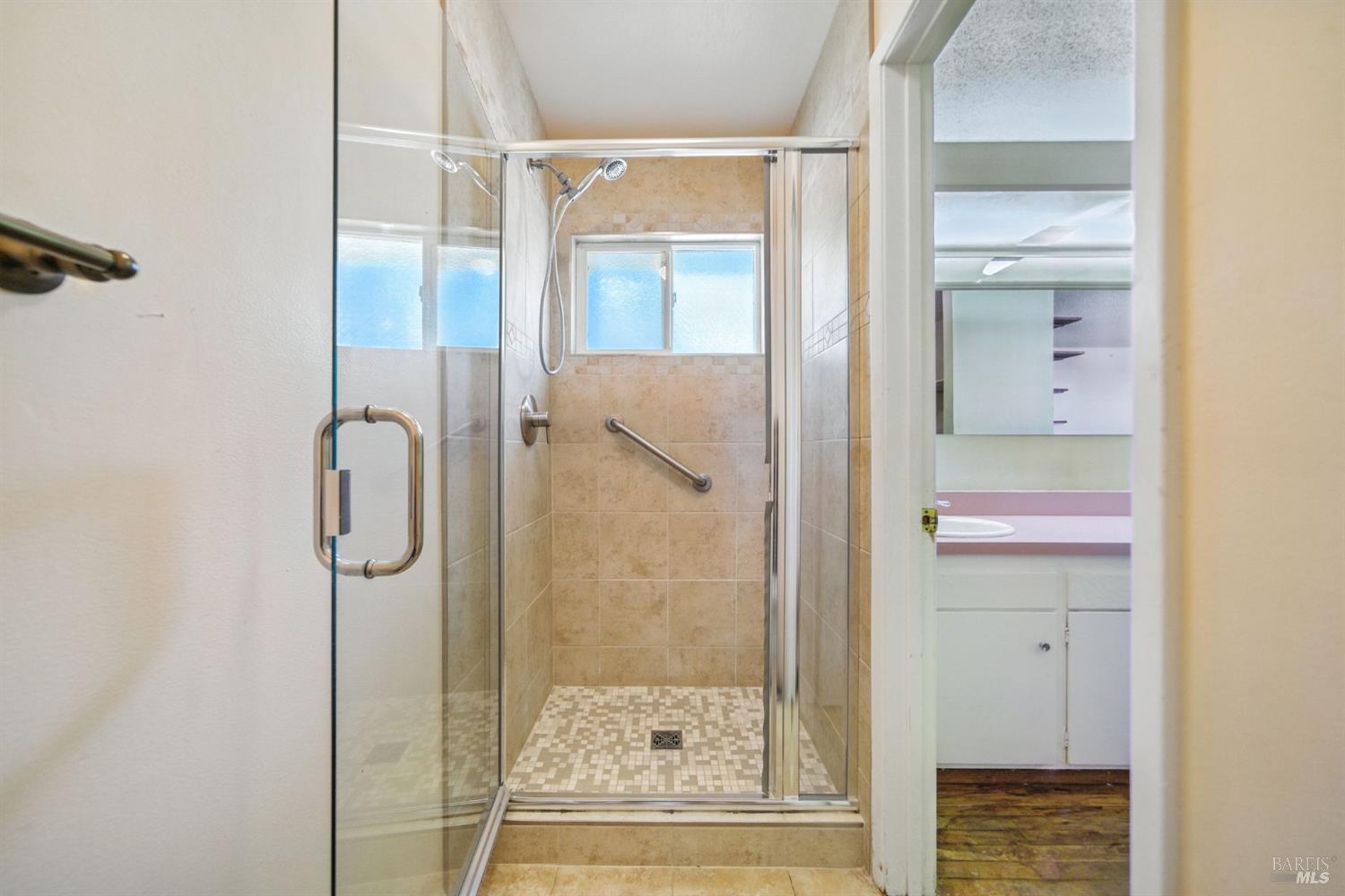 2559 Las Gallinas Ave