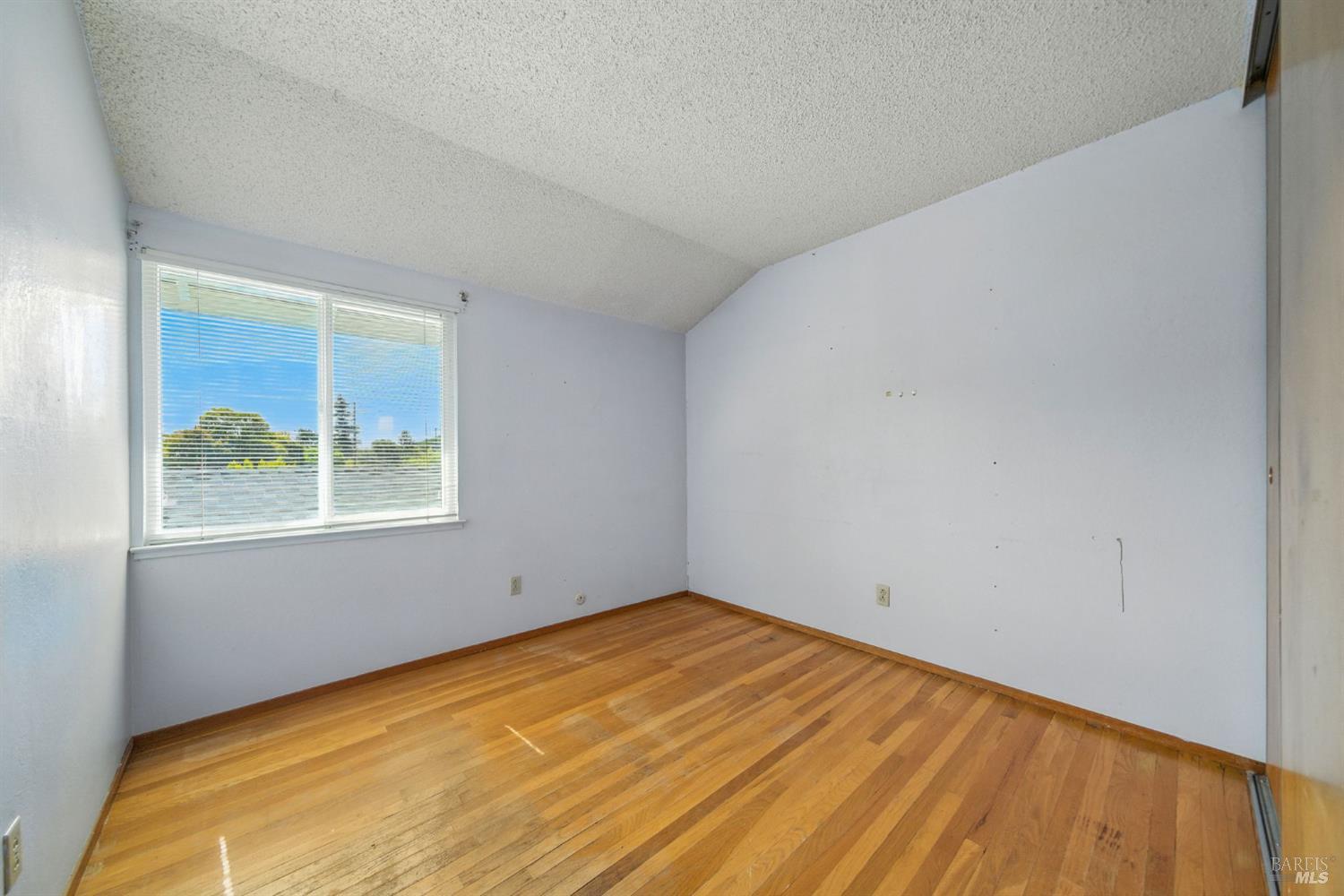 2559 Las Gallinas Ave