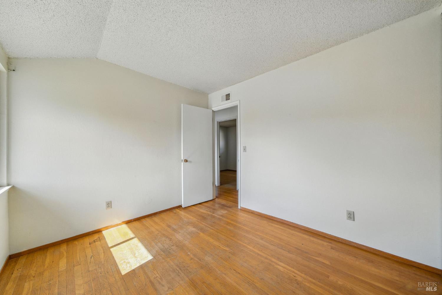 2559 Las Gallinas Ave