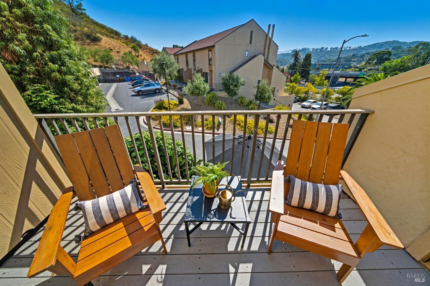 100 Marin Center Dr #21