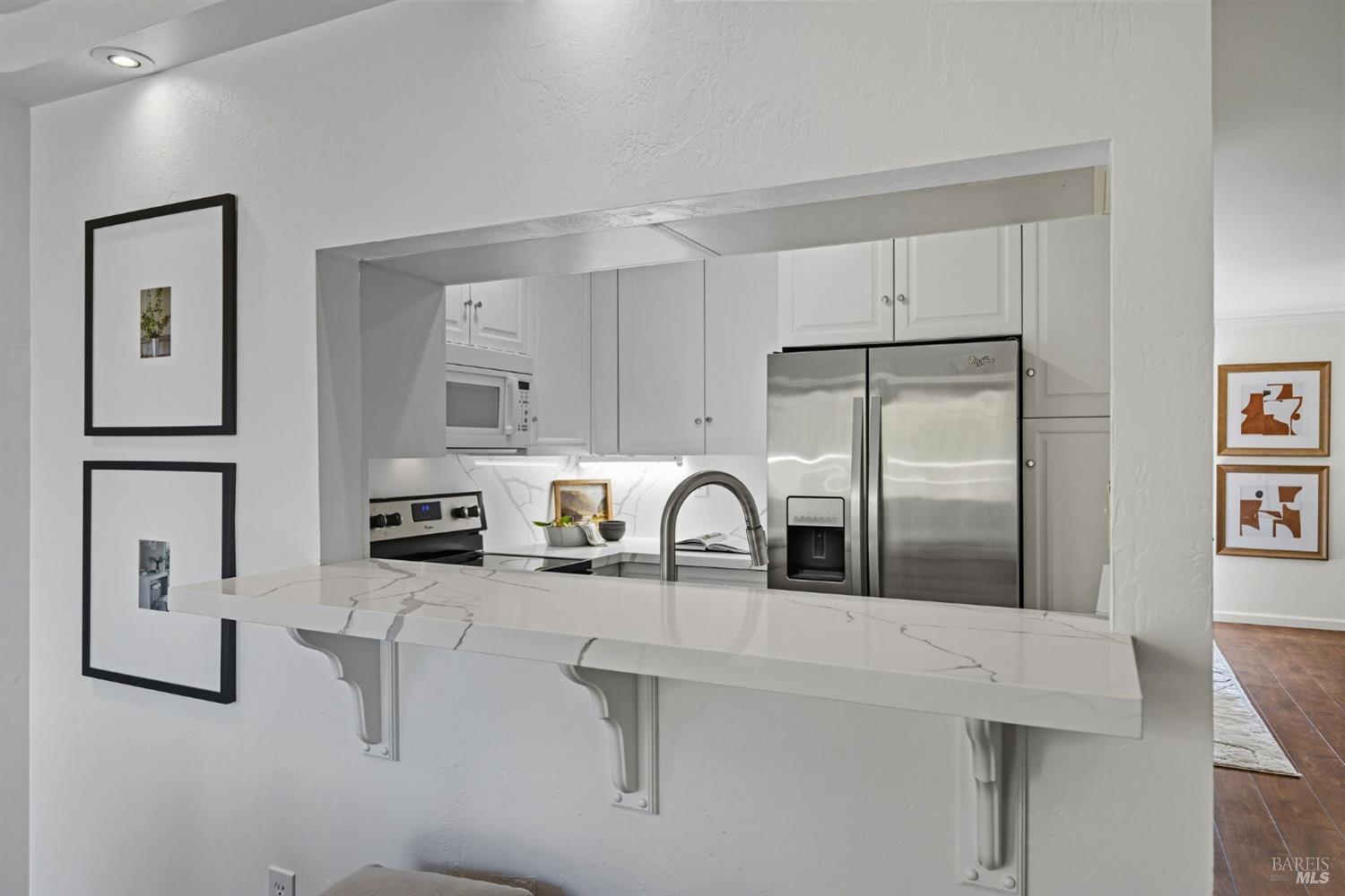 100 Marin Center Dr #21