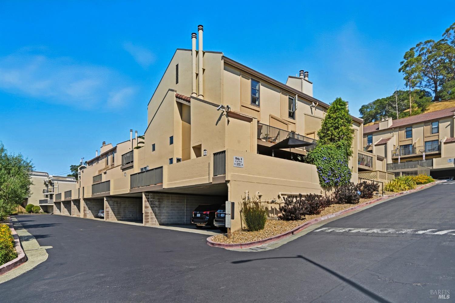 100 Marin Center Dr #21