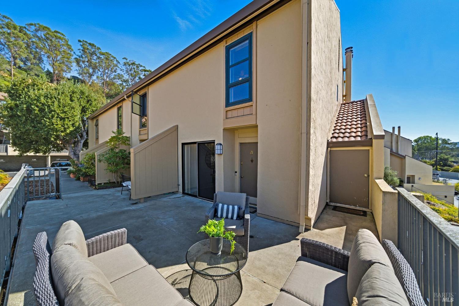 100 Marin Center Dr #21