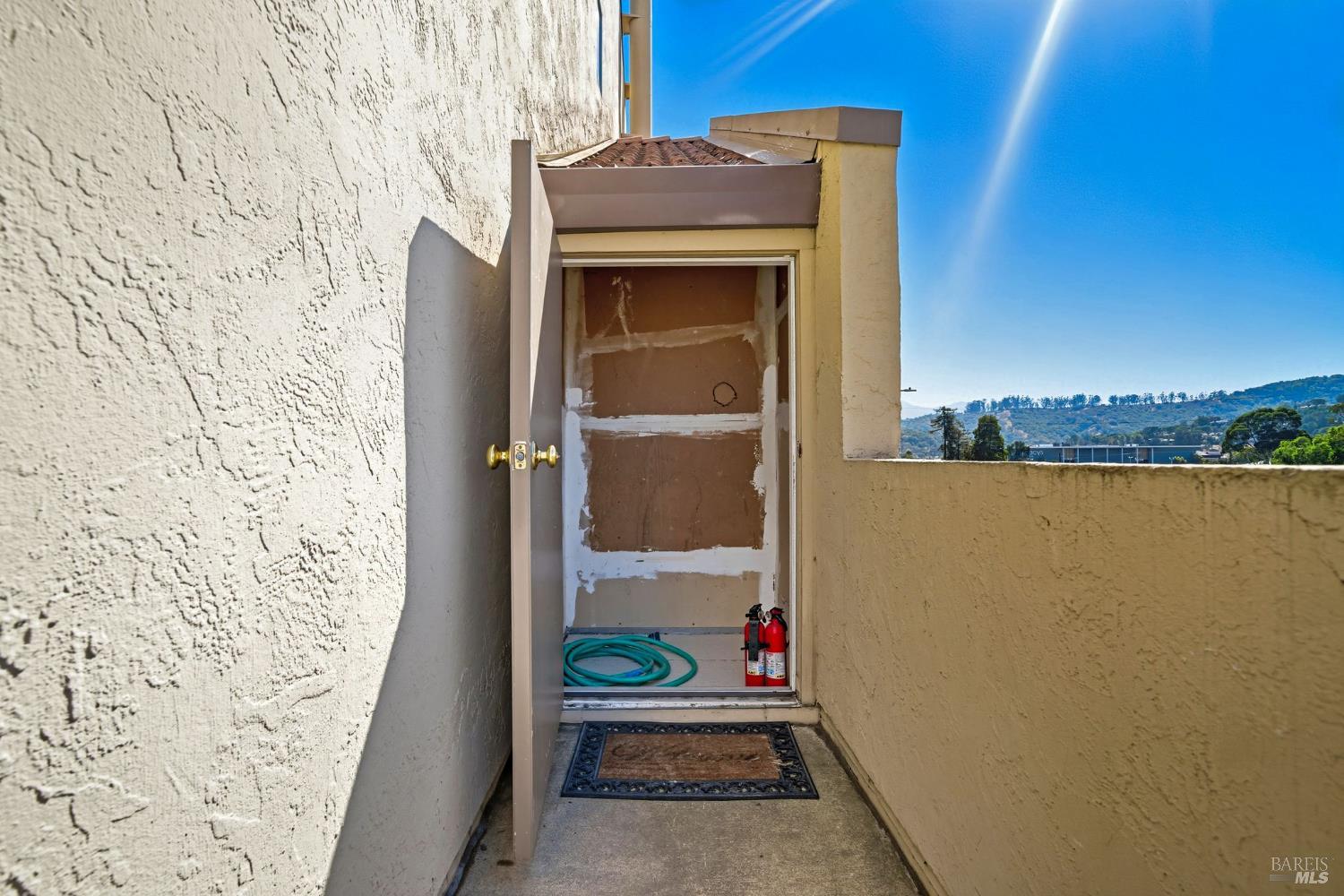 100 Marin Center Dr #21