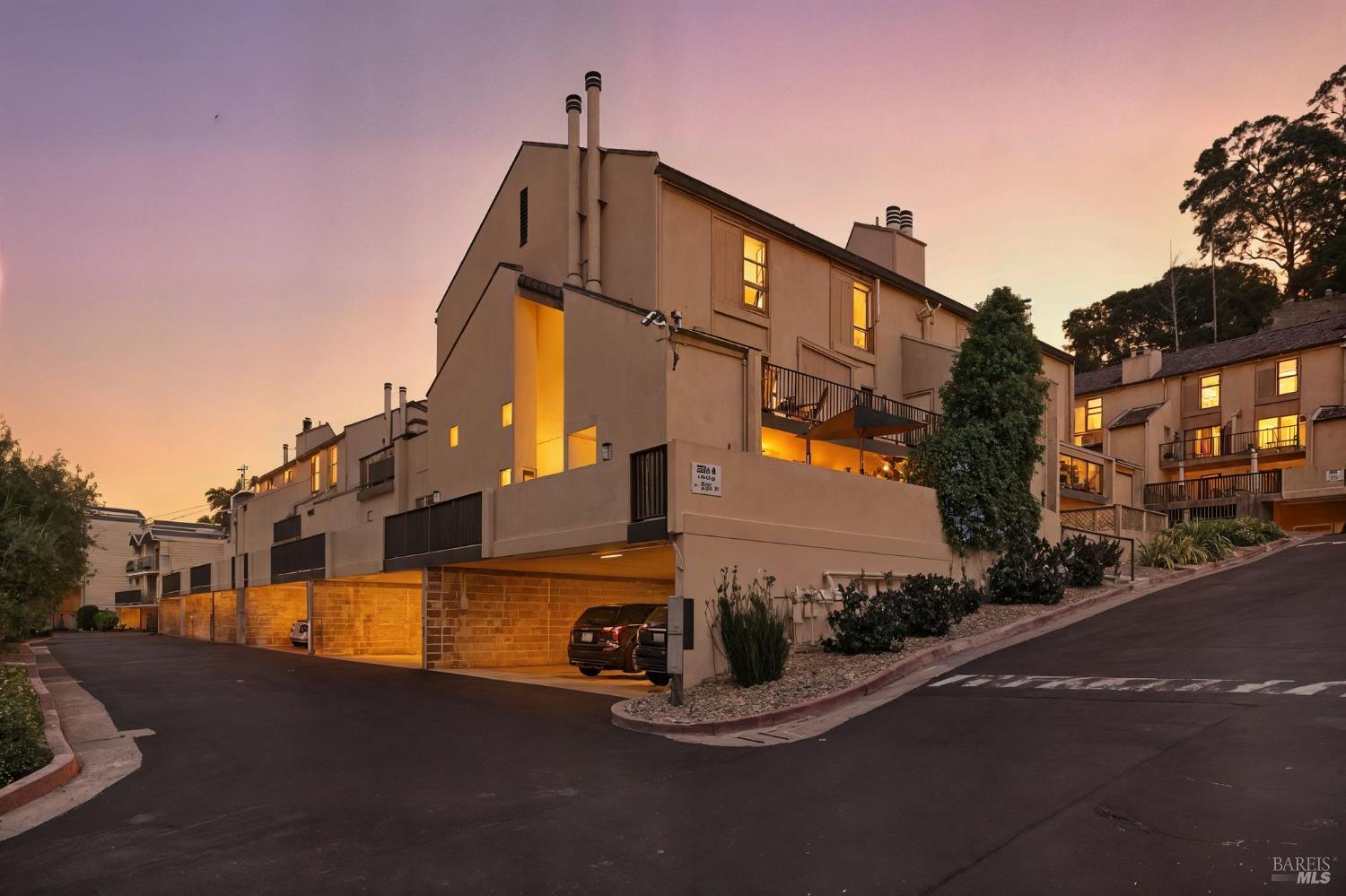 100 Marin Center Dr #21