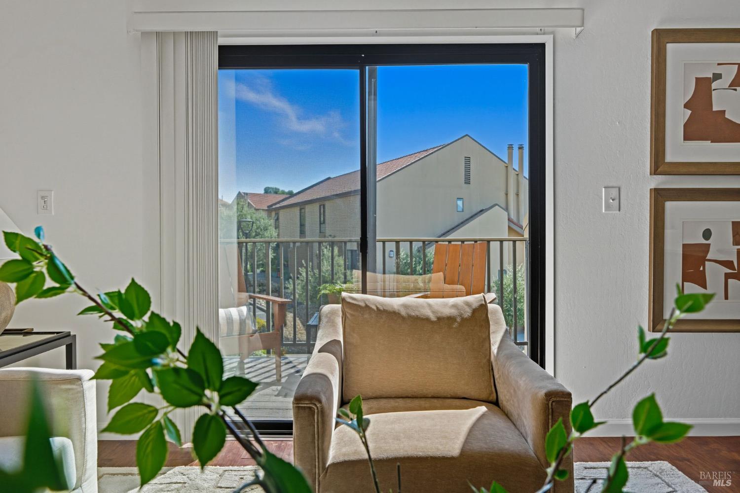 100 Marin Center Dr #21