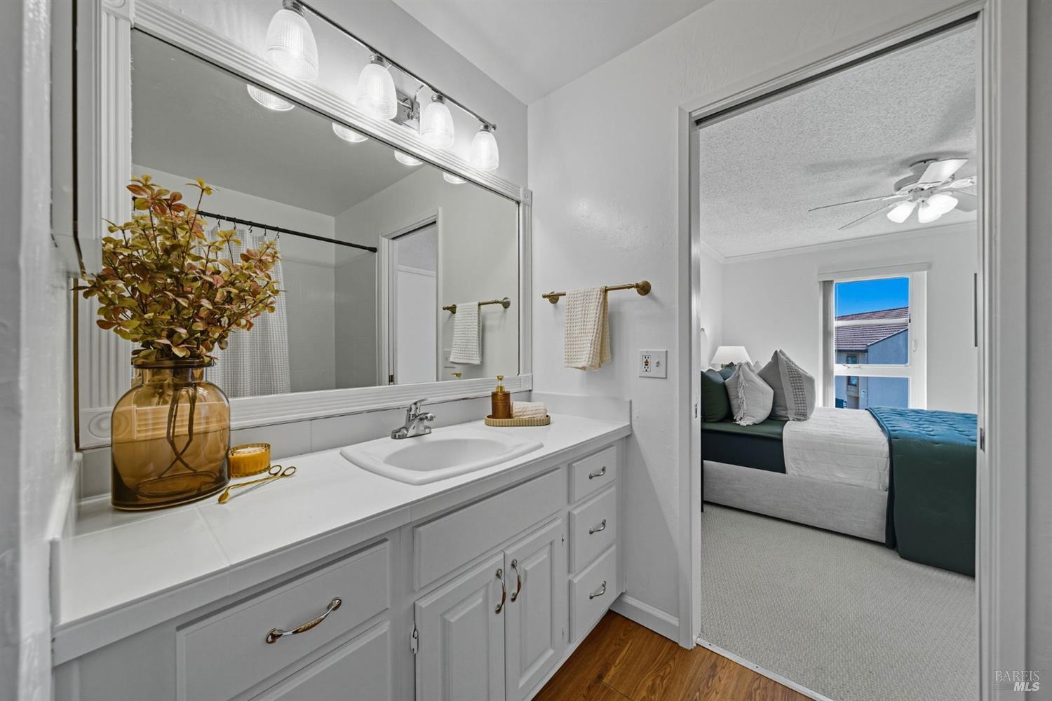 100 Marin Center Dr #21