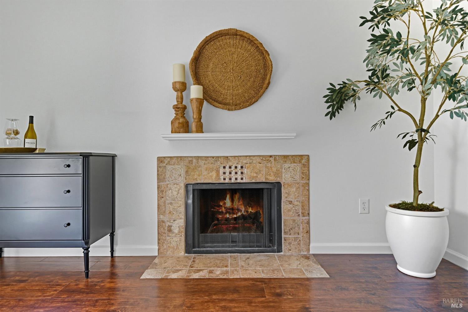 100 Marin Center Dr #21