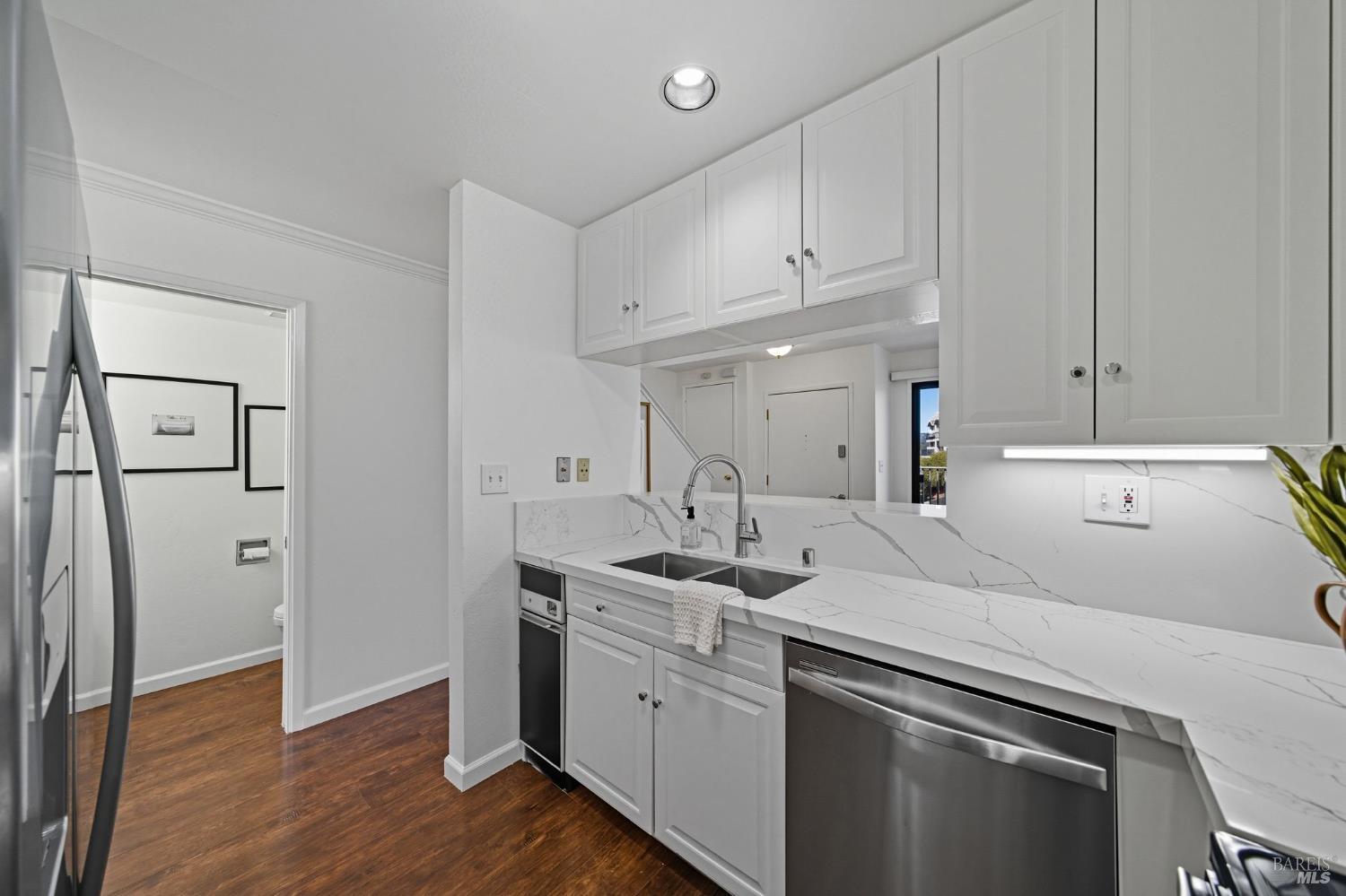 100 Marin Center Dr #21