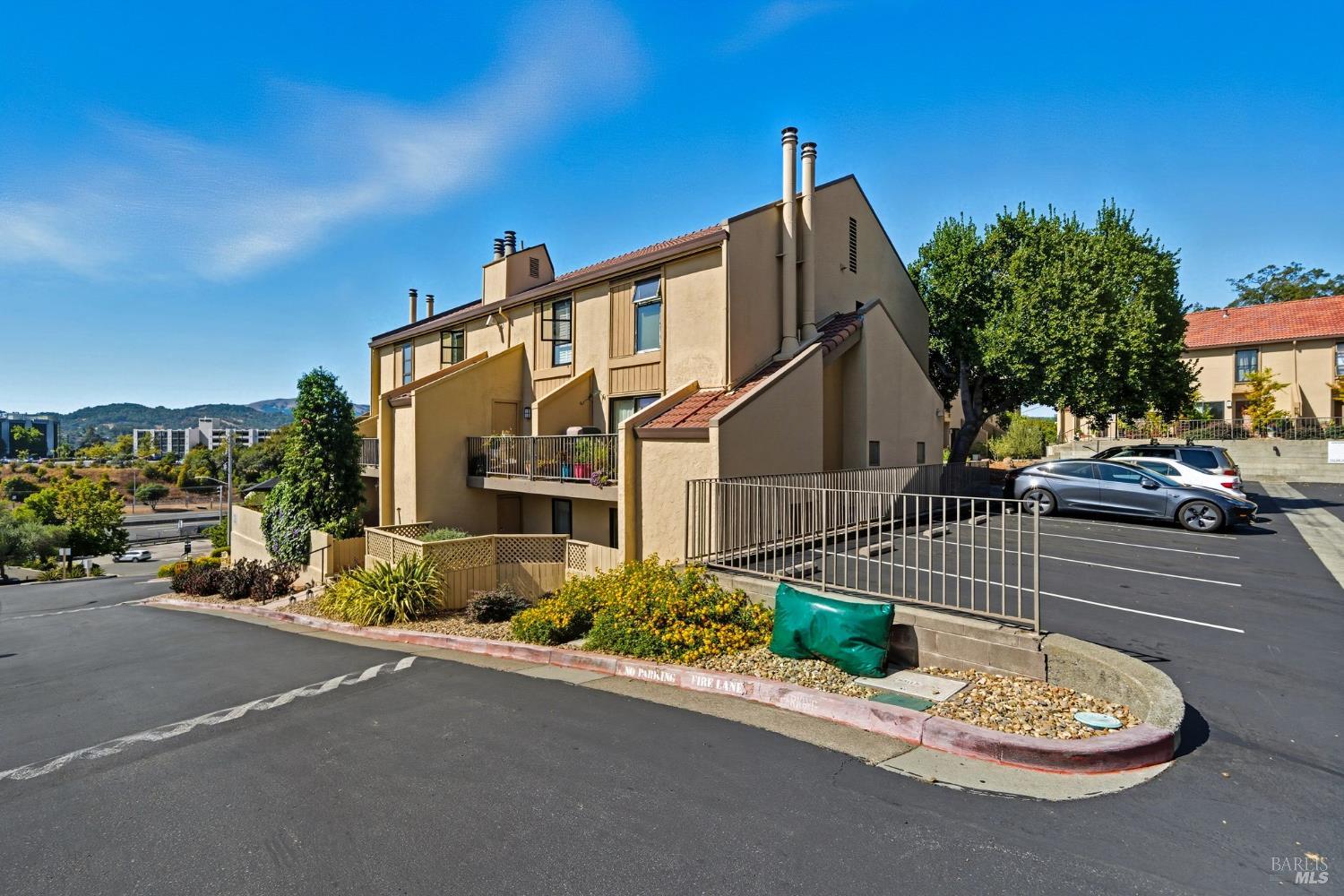 100 Marin Center Dr #21