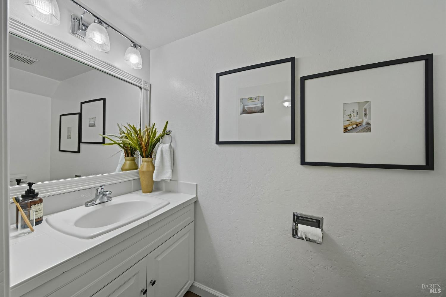 100 Marin Center Dr #21