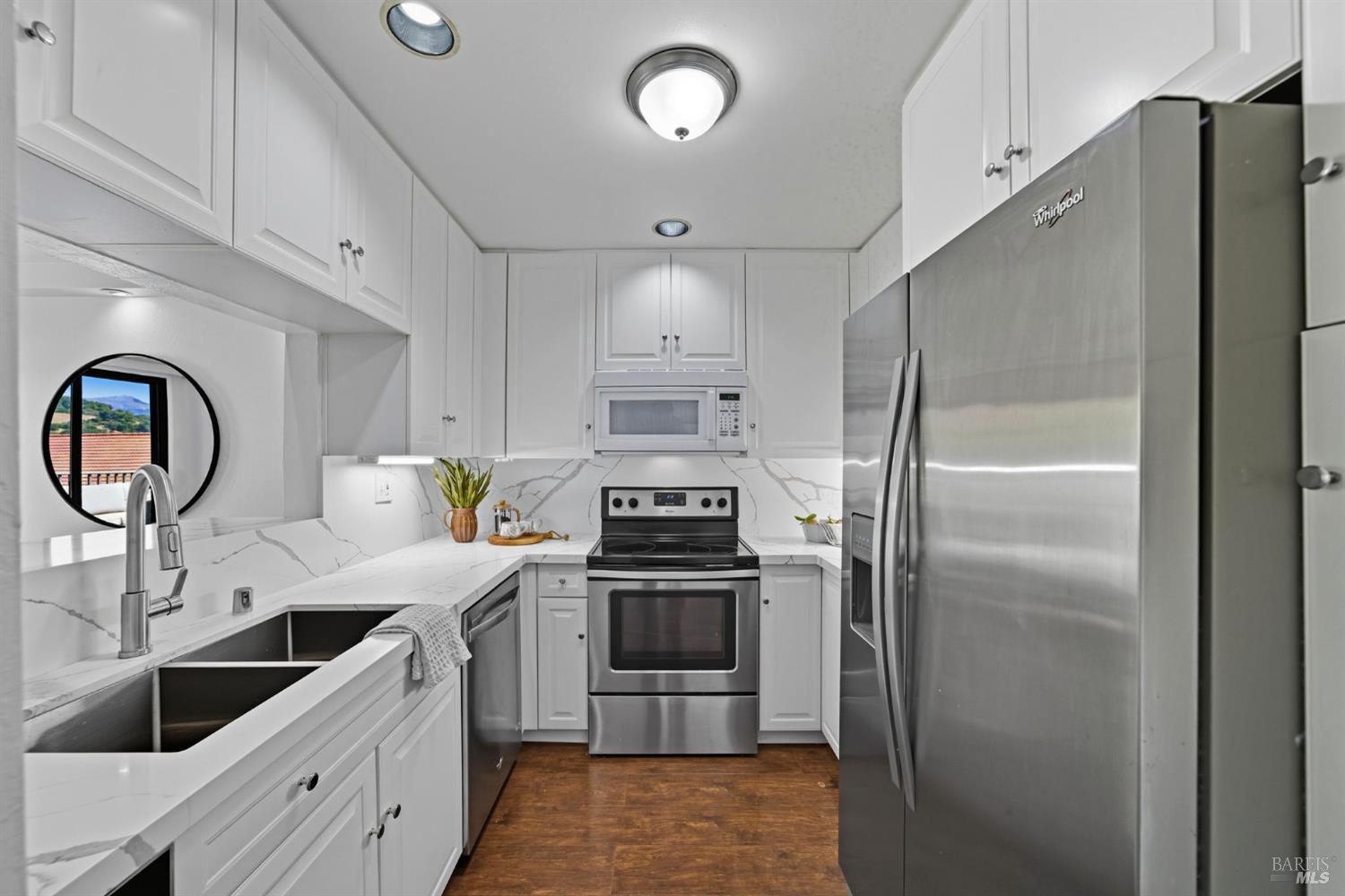 100 Marin Center Dr #21