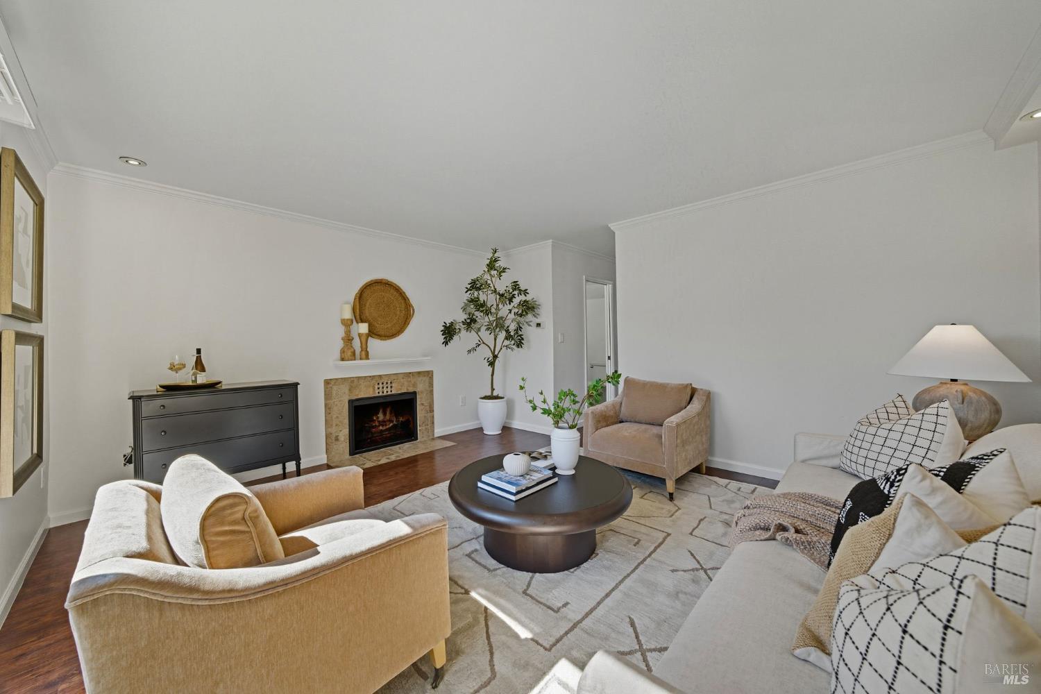 100 Marin Center Dr #21