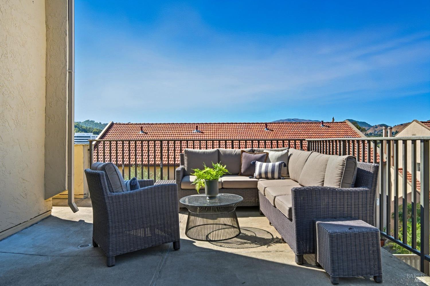 100 Marin Center Dr #21