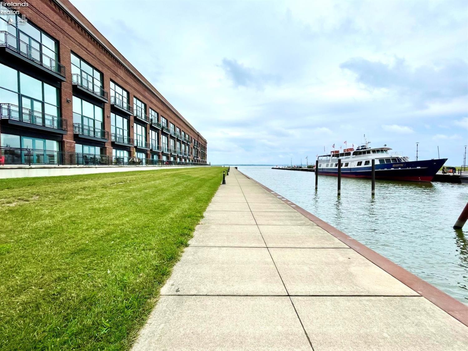401 W Shoreline Drive 99