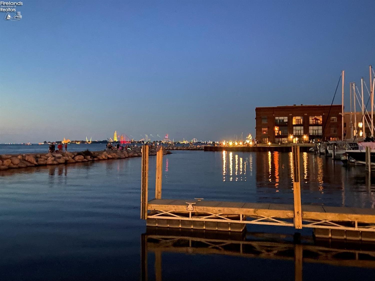 401 W Shoreline Drive 99