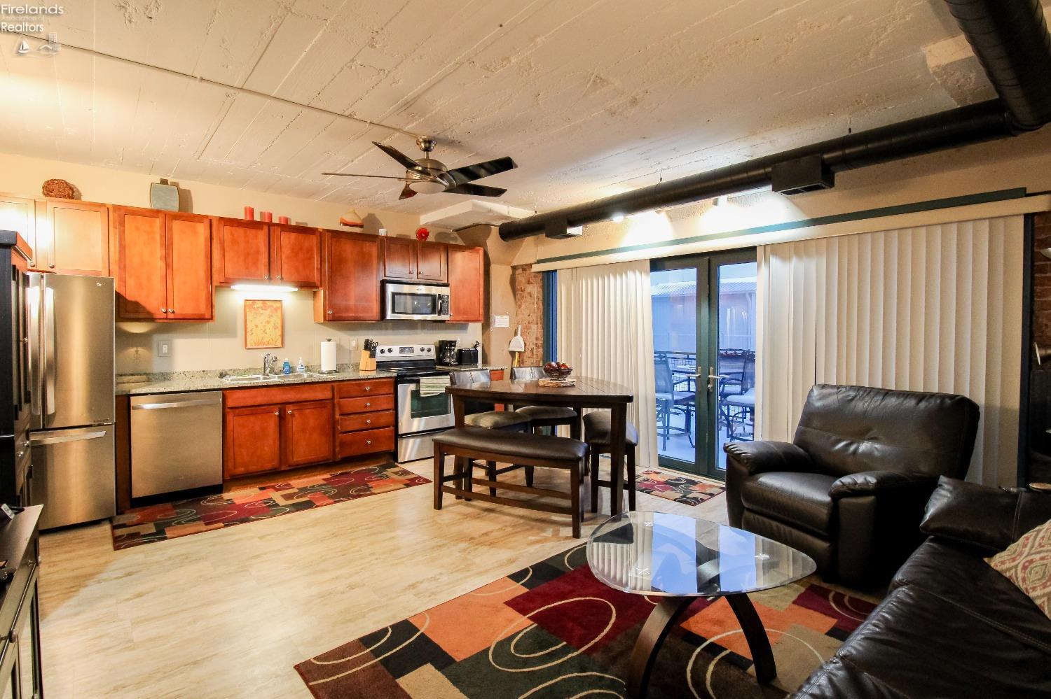 401 W Shoreline Drive 99