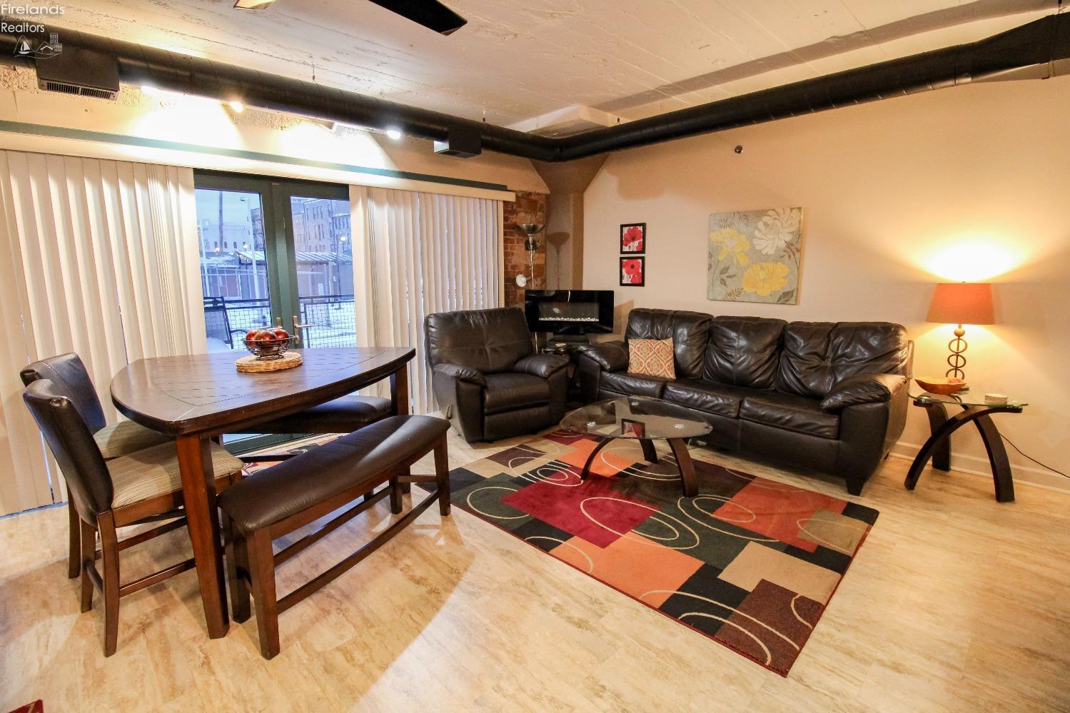 401 W Shoreline Drive 99