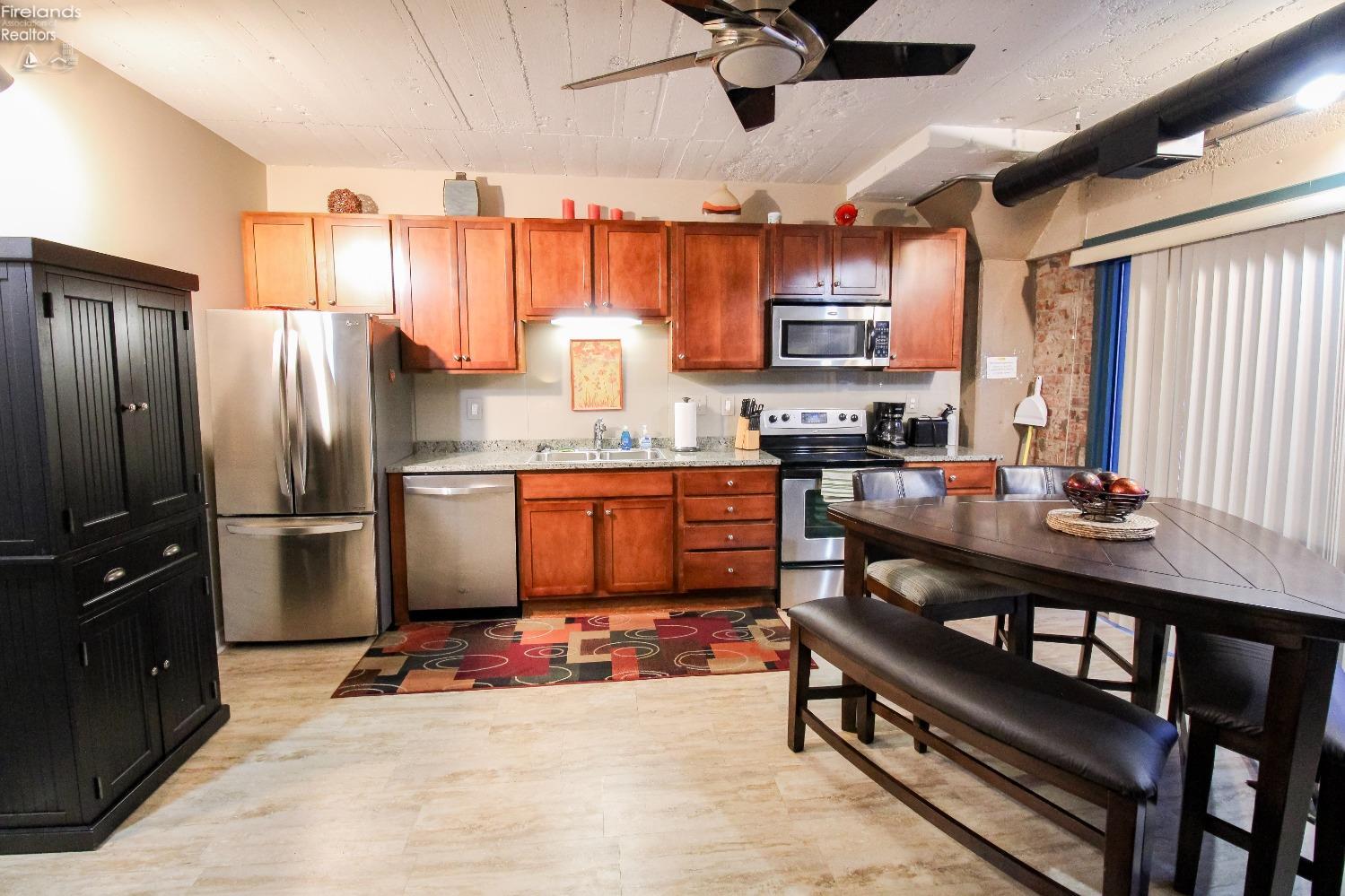 401 W Shoreline Drive 99