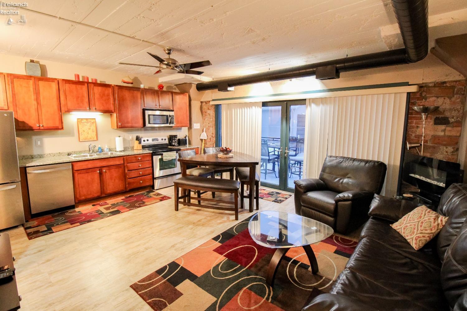 401 W Shoreline Drive 99