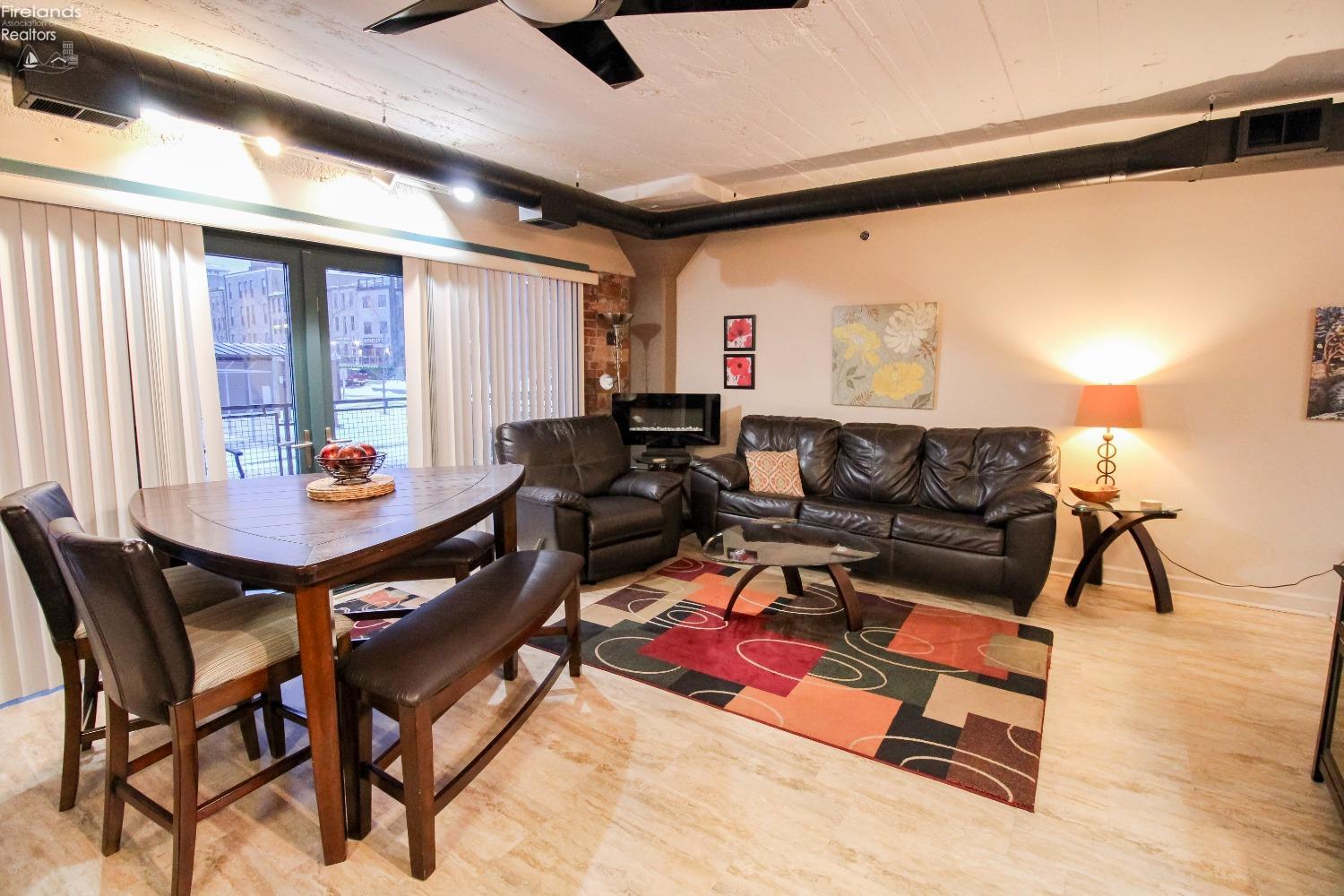 401 W Shoreline Drive 99