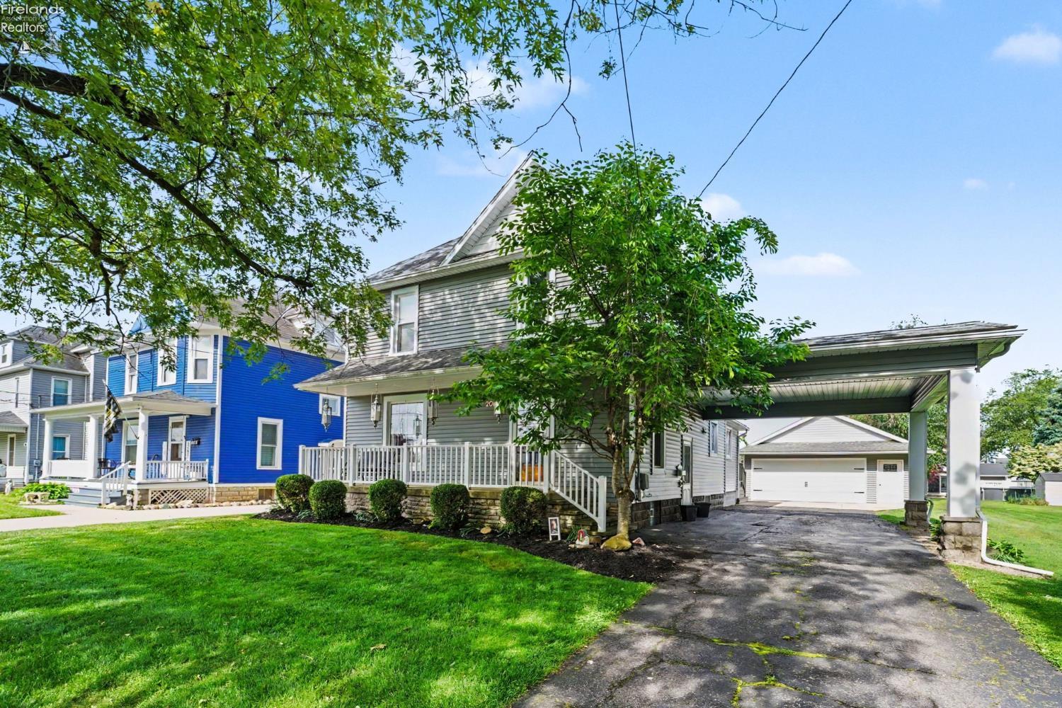 208 Kinney