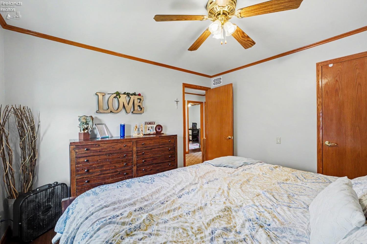 208 Kinney