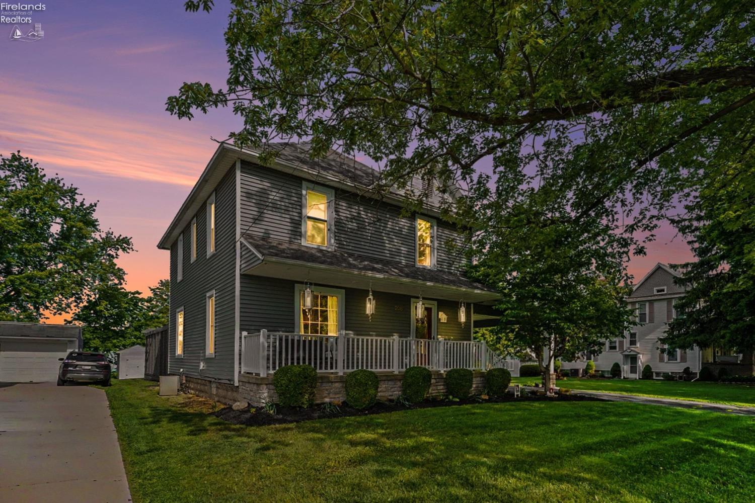 208 Kinney