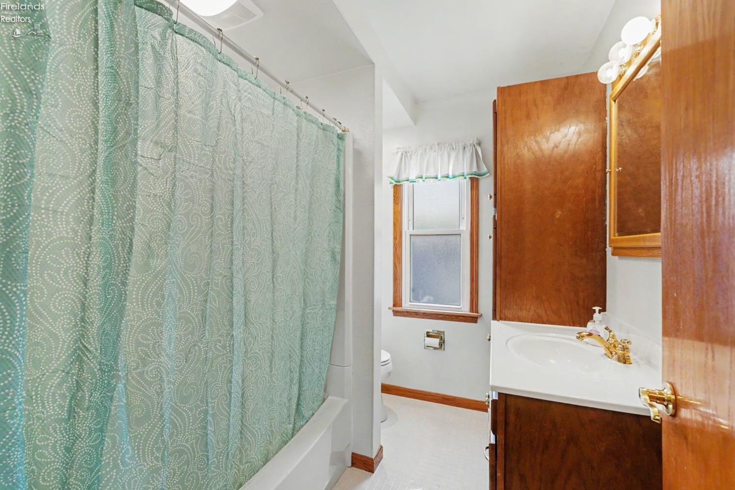 208 Kinney