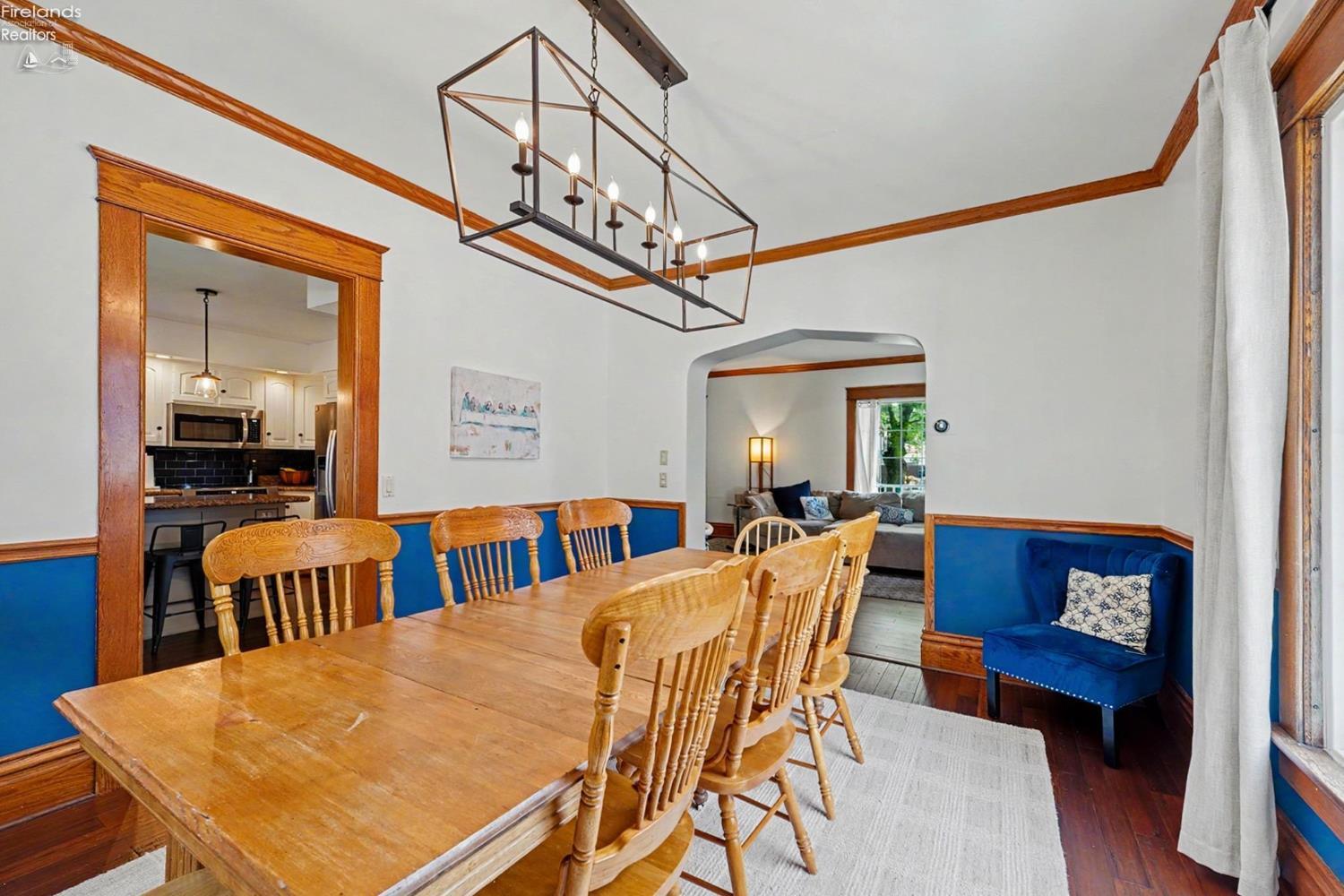 208 Kinney