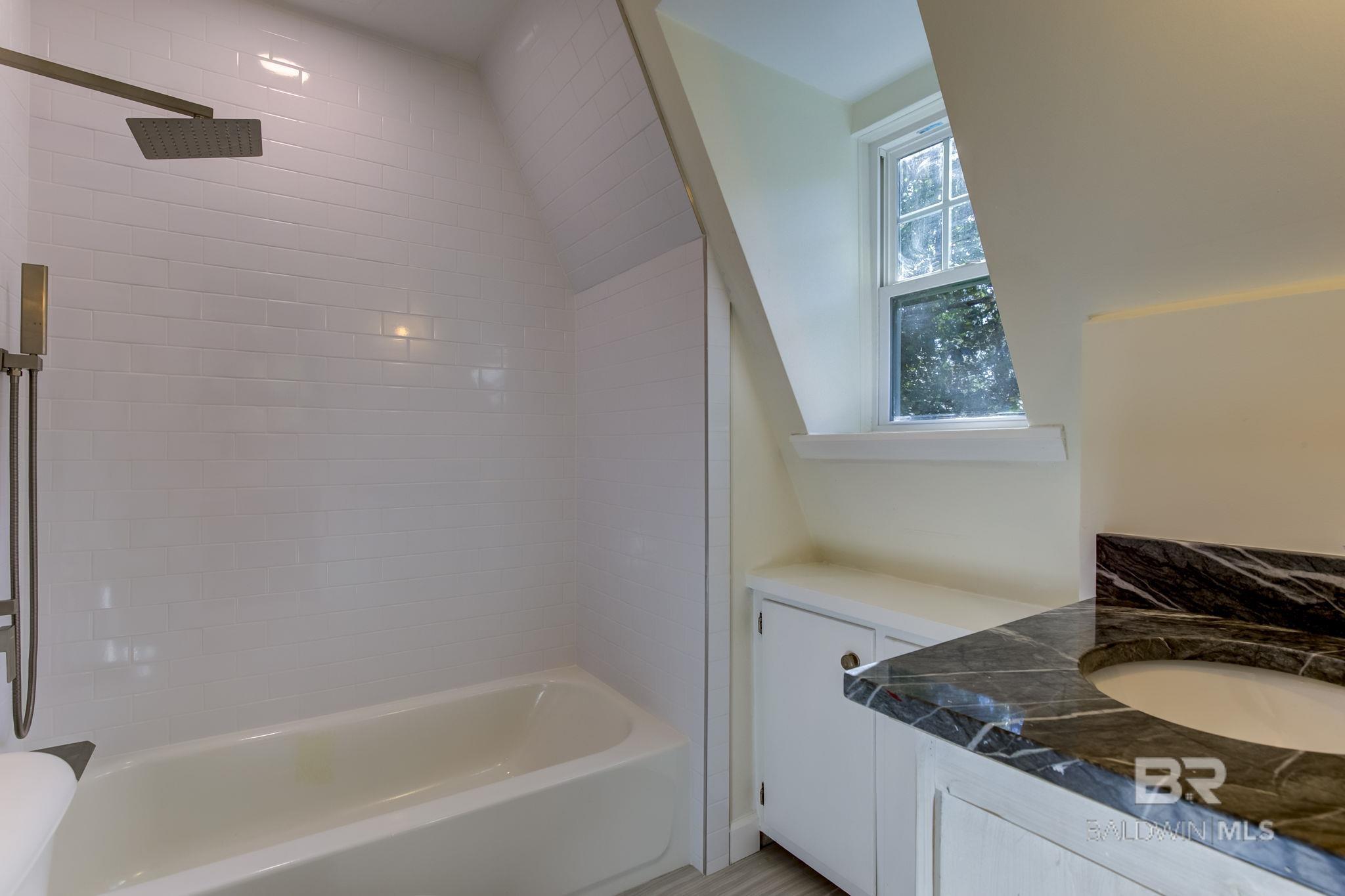 7130 LAKE MINETTE Point