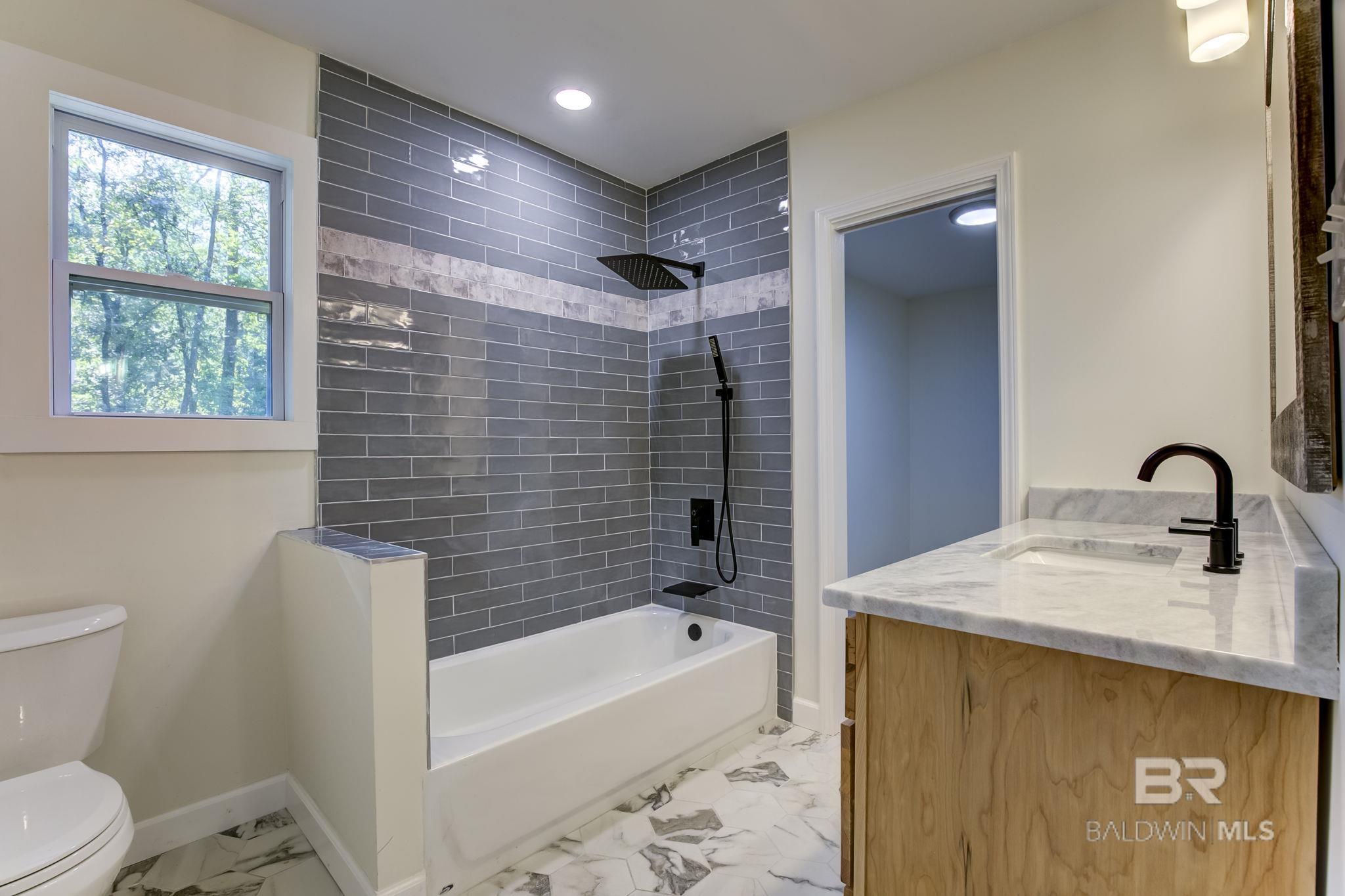 7130 LAKE MINETTE Point