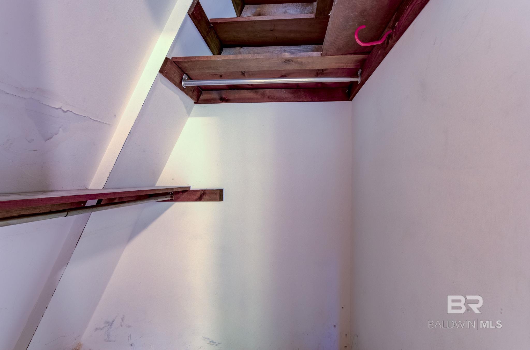 7130 LAKE MINETTE Point