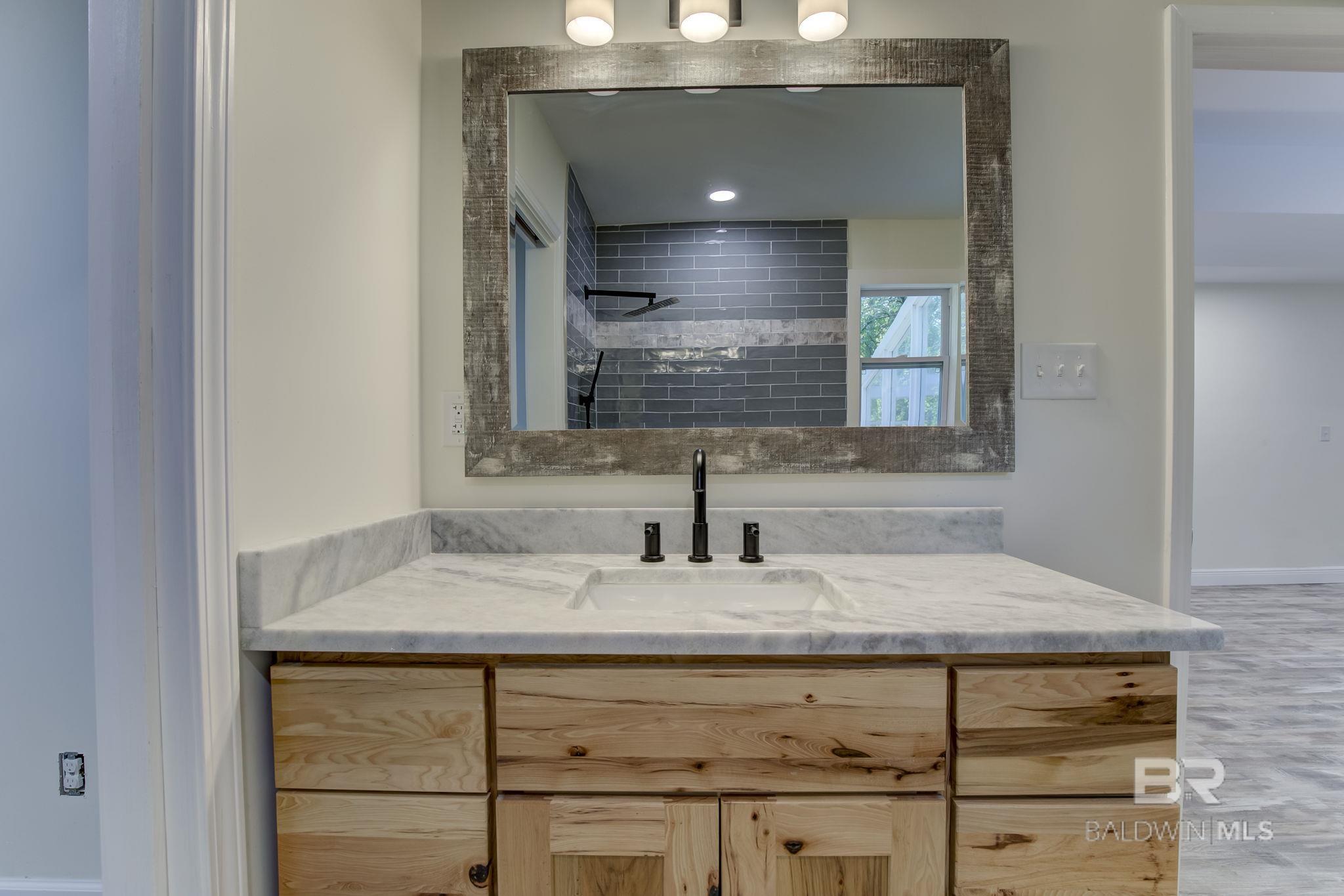 7130 LAKE MINETTE Point