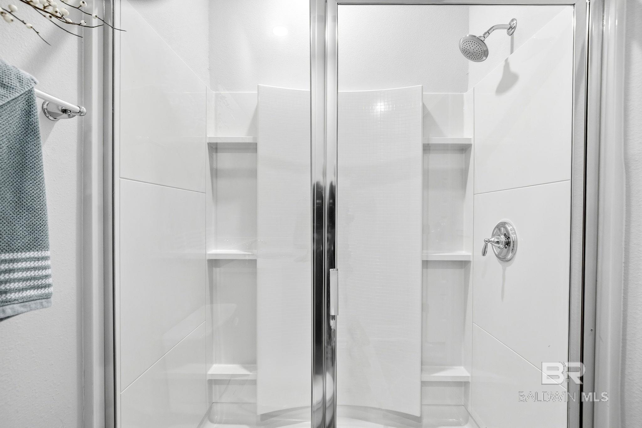 11123 Genuine Risk Circle