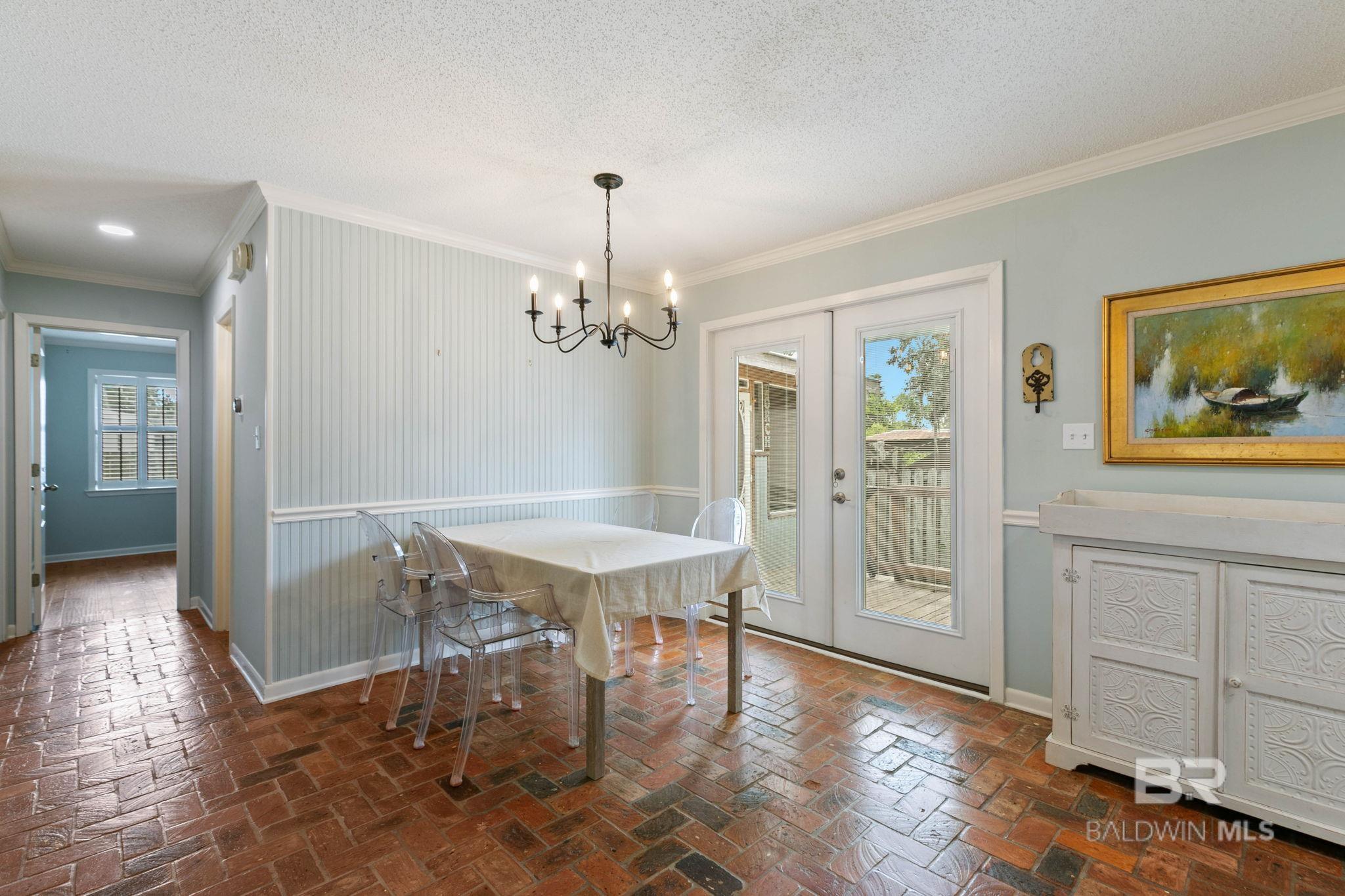 112 Belrose Avenue