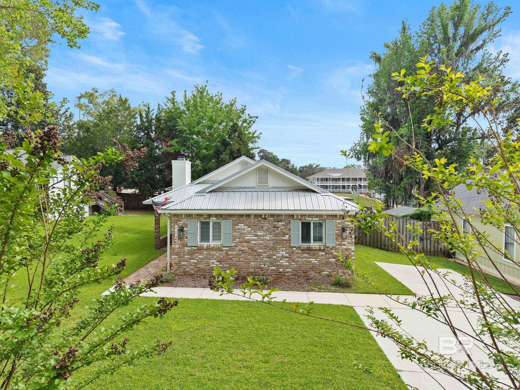 112 Belrose Avenue