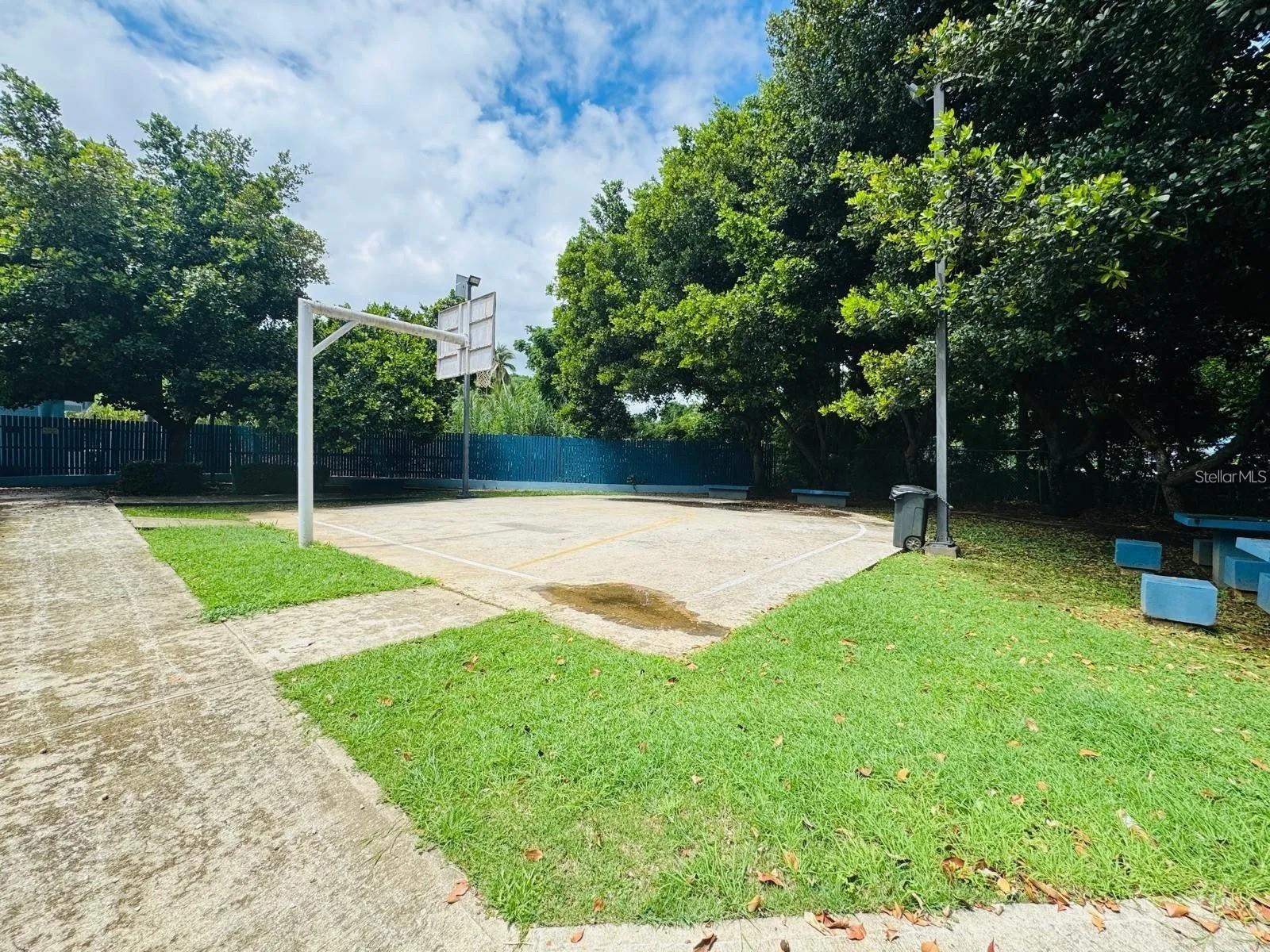 400 Ave MONTESOL AVE #B1-8