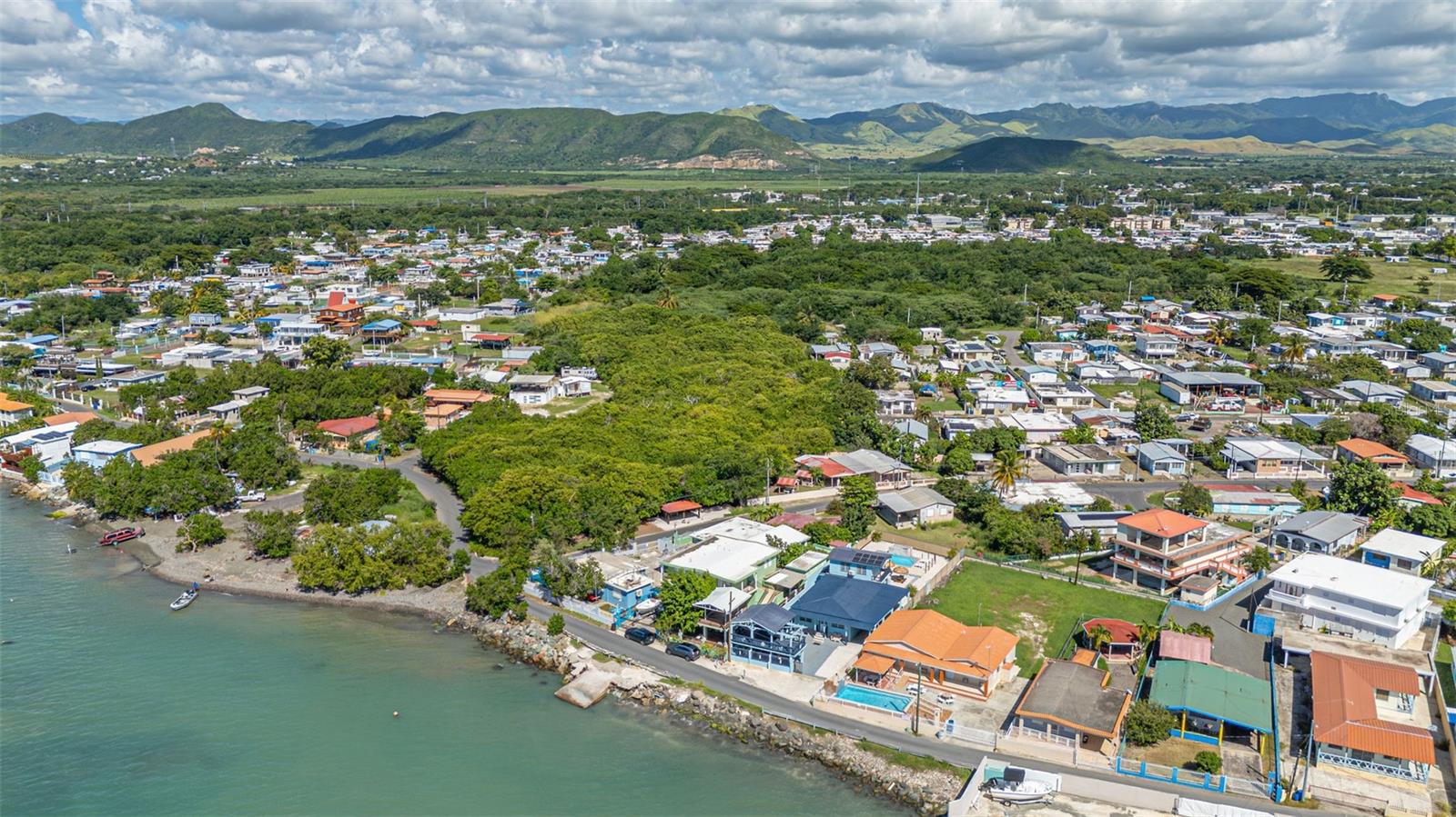 AA #35 SECTOR VILLA VERDE BO. PLAYA DE SALINAS