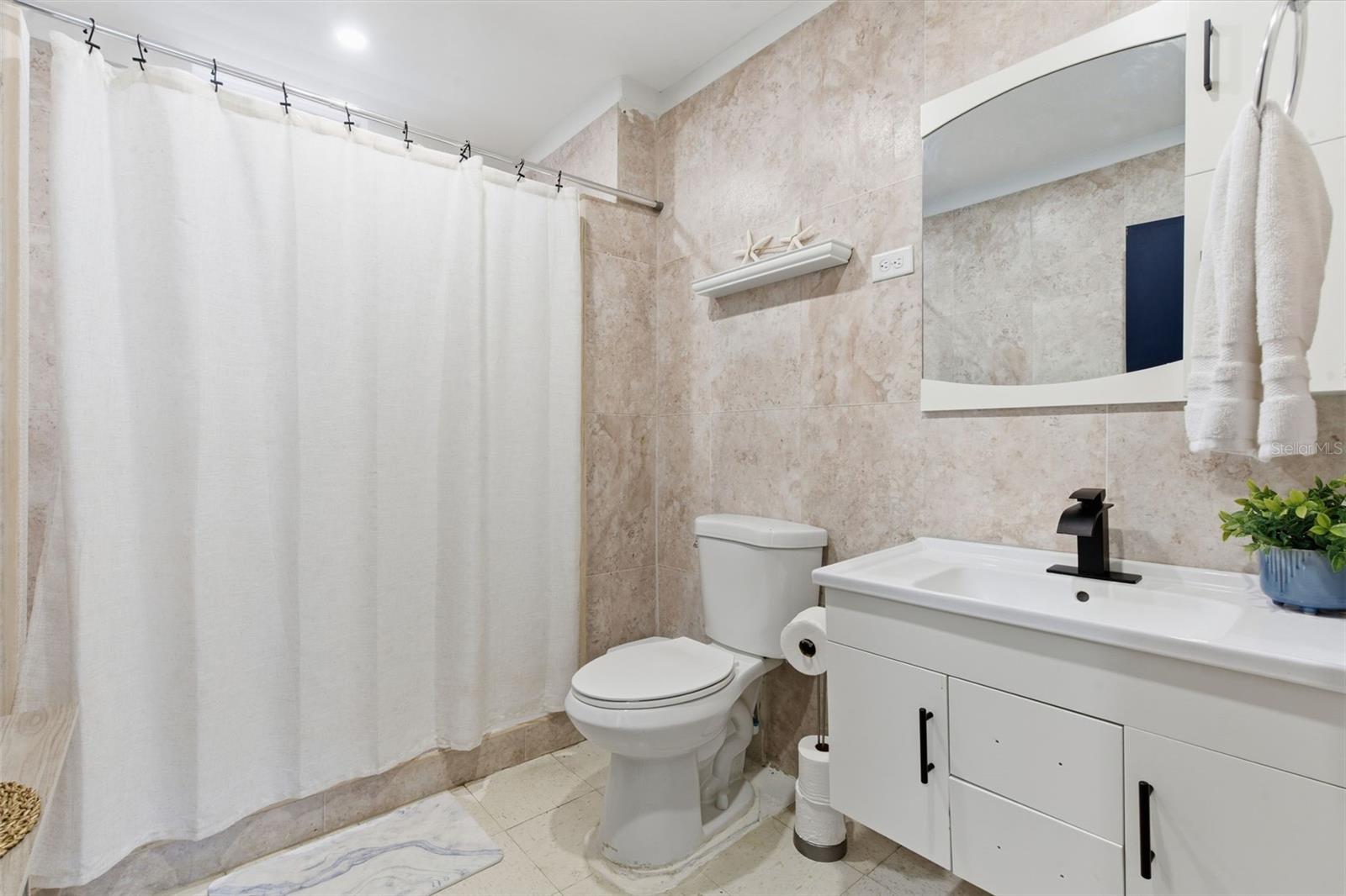 AA #35 SECTOR VILLA VERDE BO. PLAYA DE SALINAS