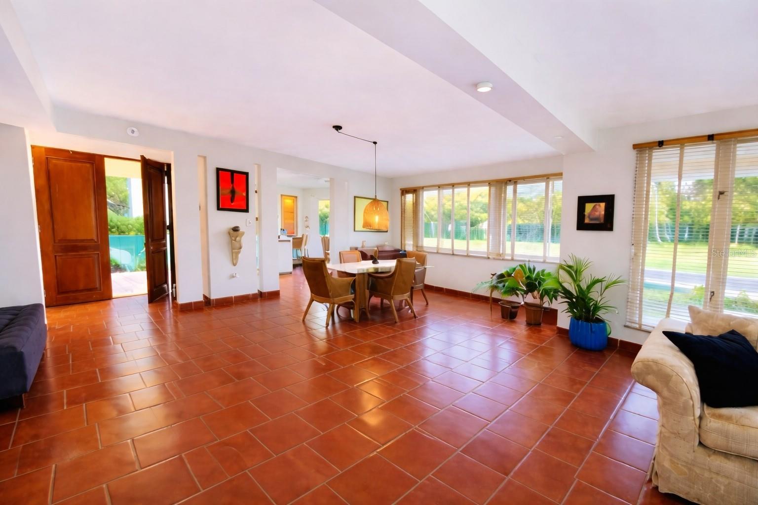 Principal E1 LAKESIDE VILLAS